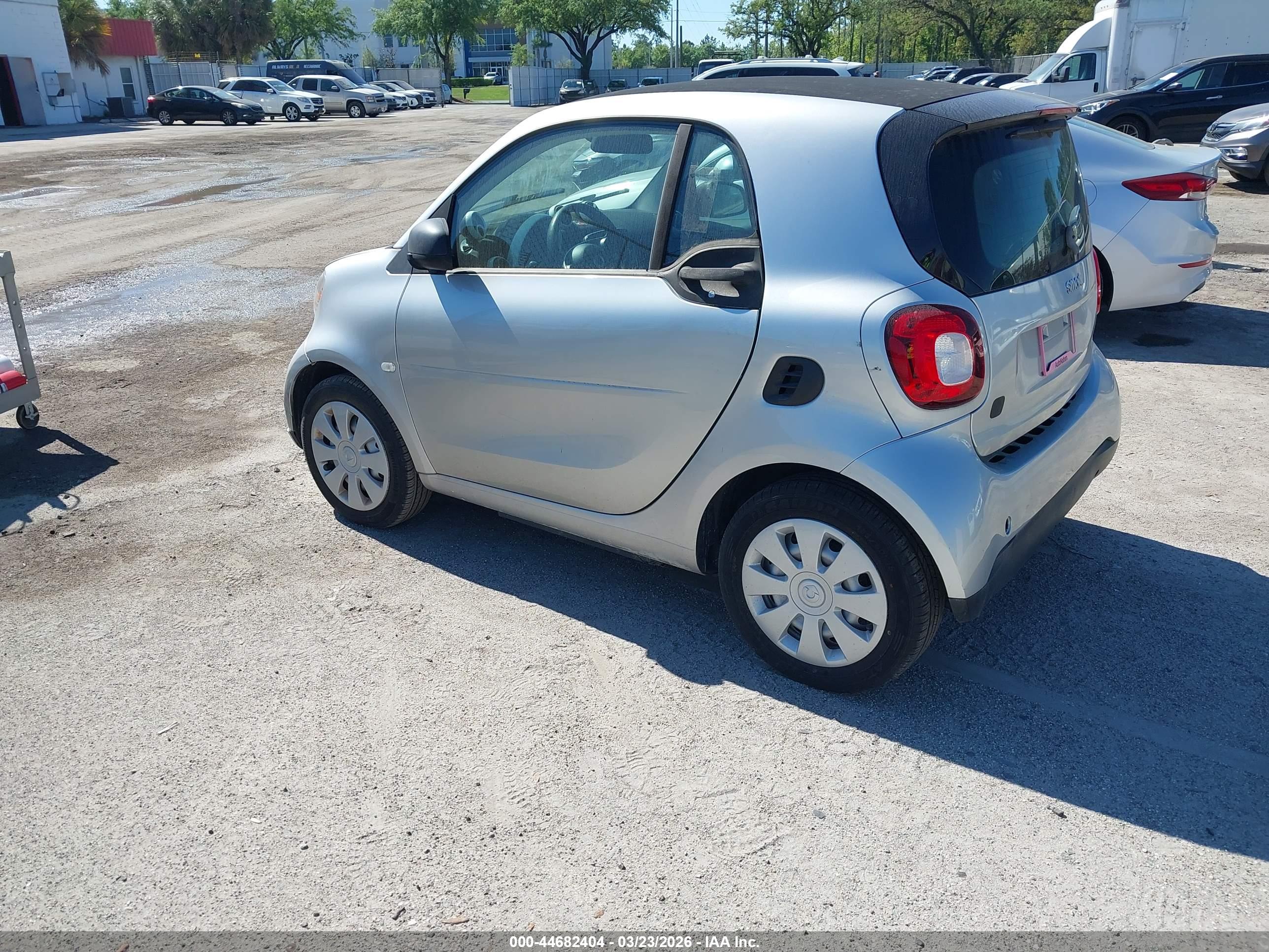 SMART FORTWO image 3