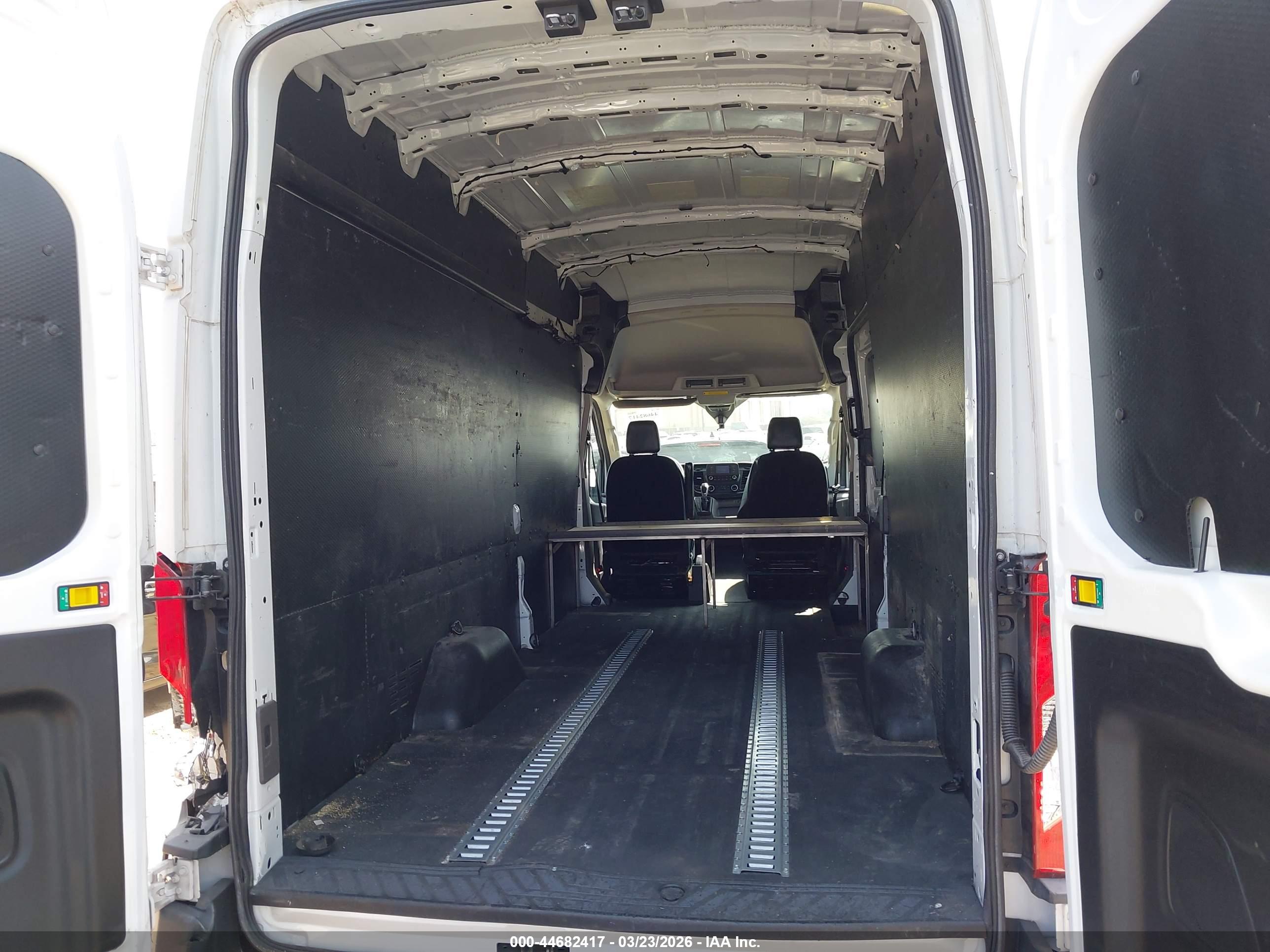 FORD TRANSIT-350 image 8
