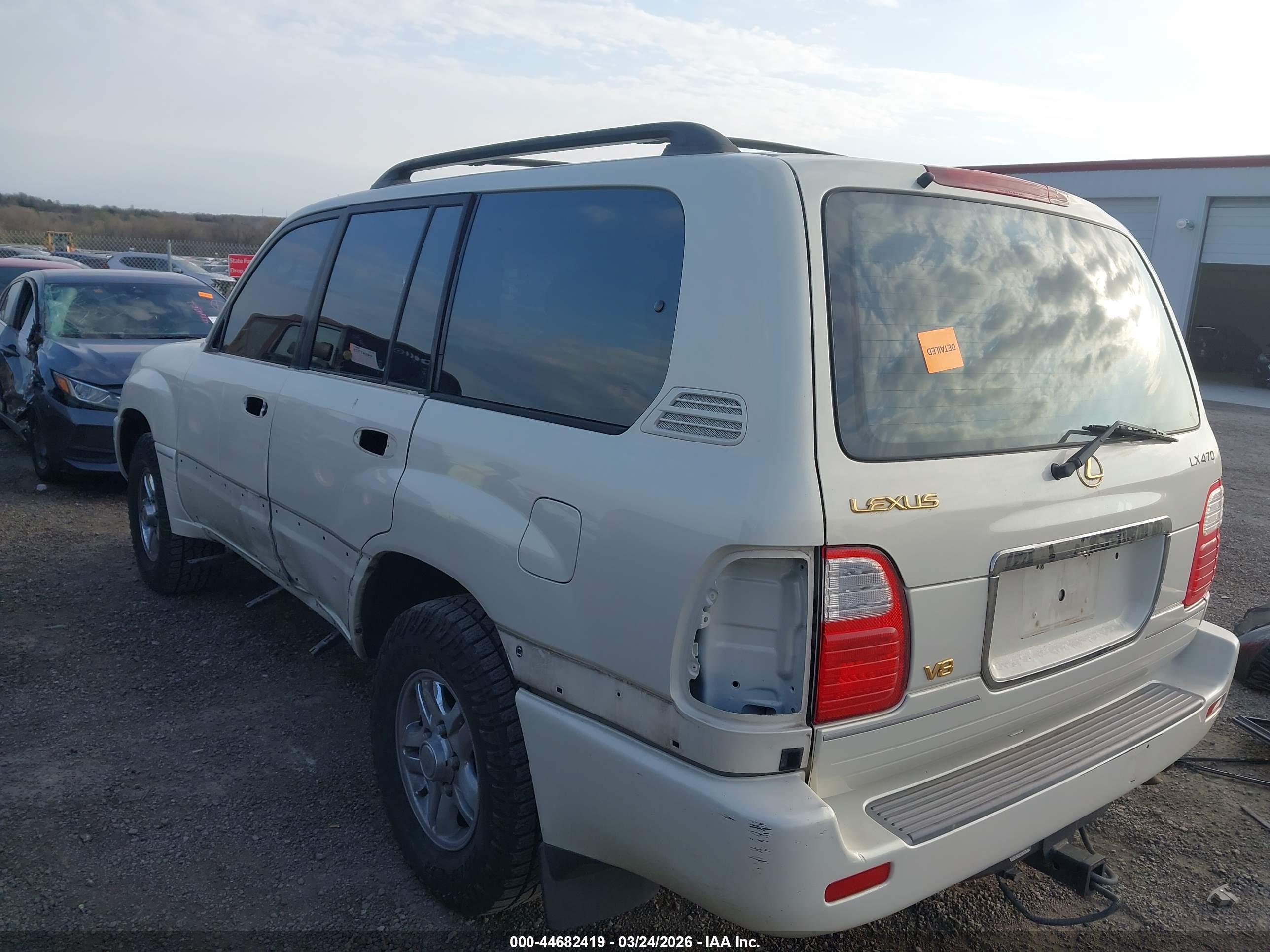 LEXUS LX image 3