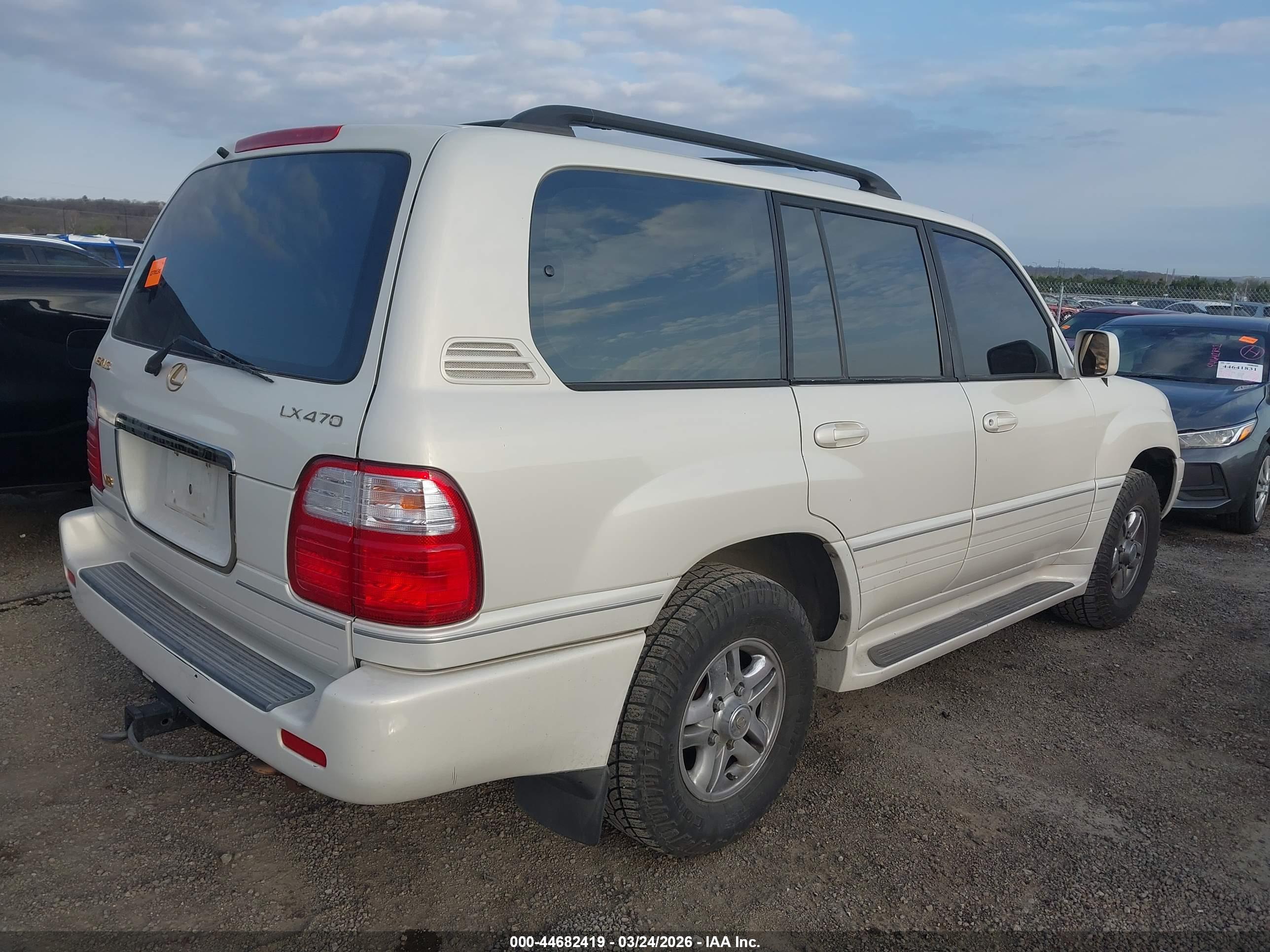 LEXUS LX image 4