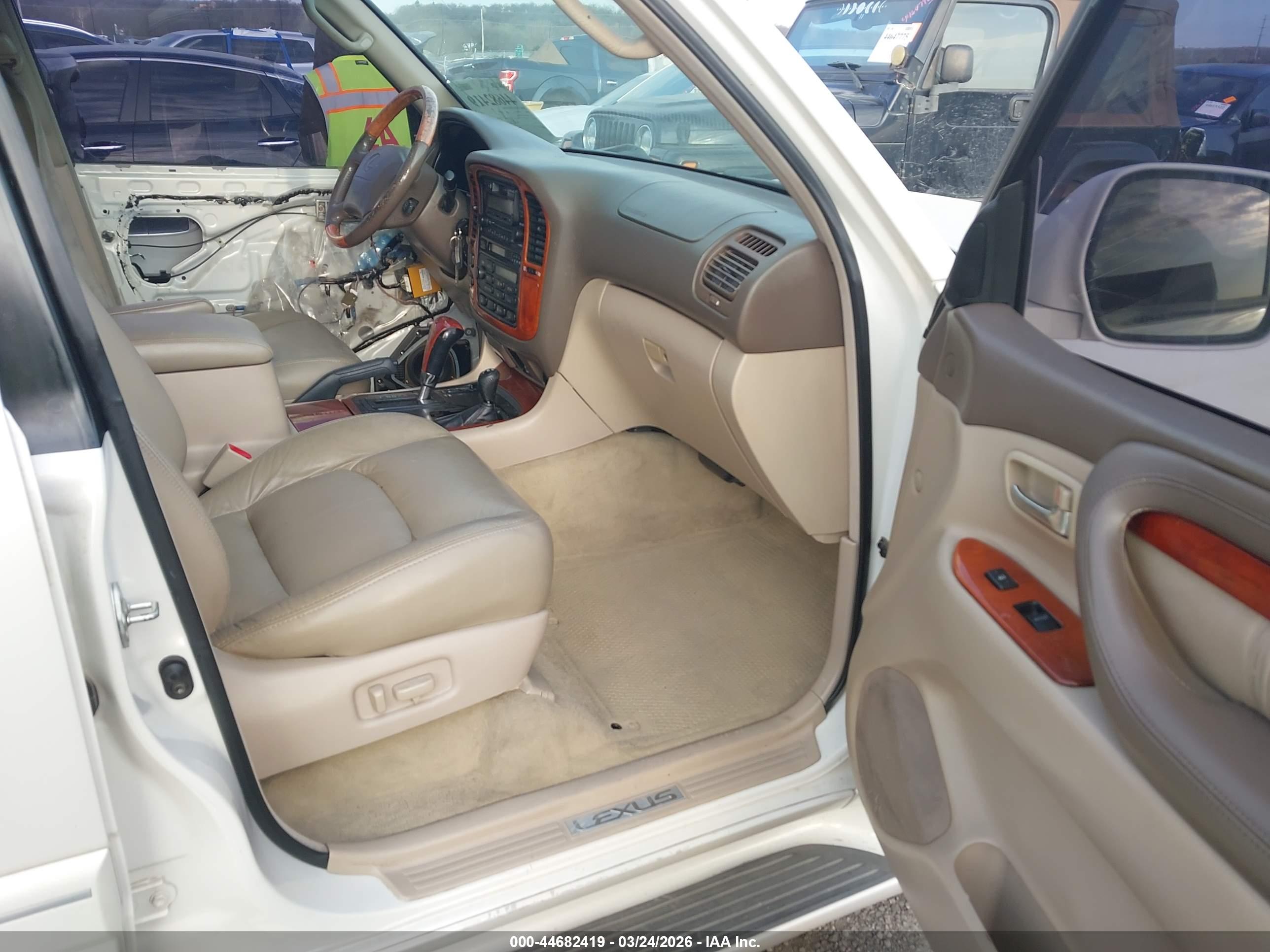 LEXUS LX image 5