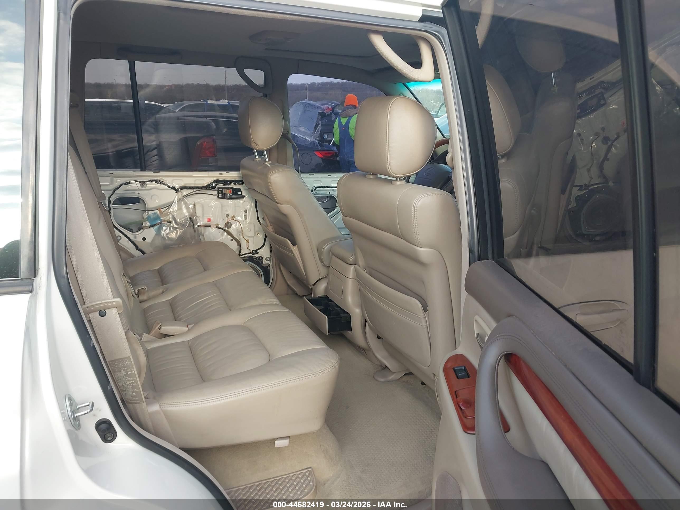 LEXUS LX image 8