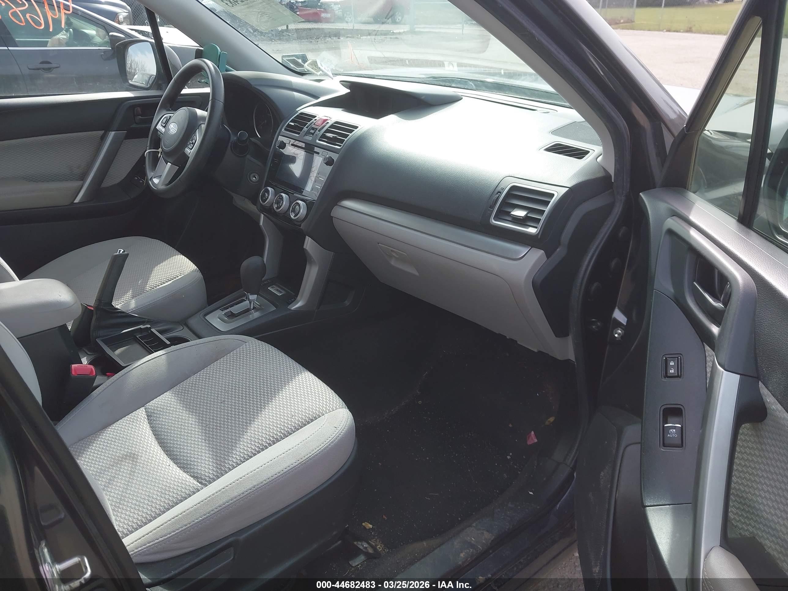 SUBARU FORESTER image 5