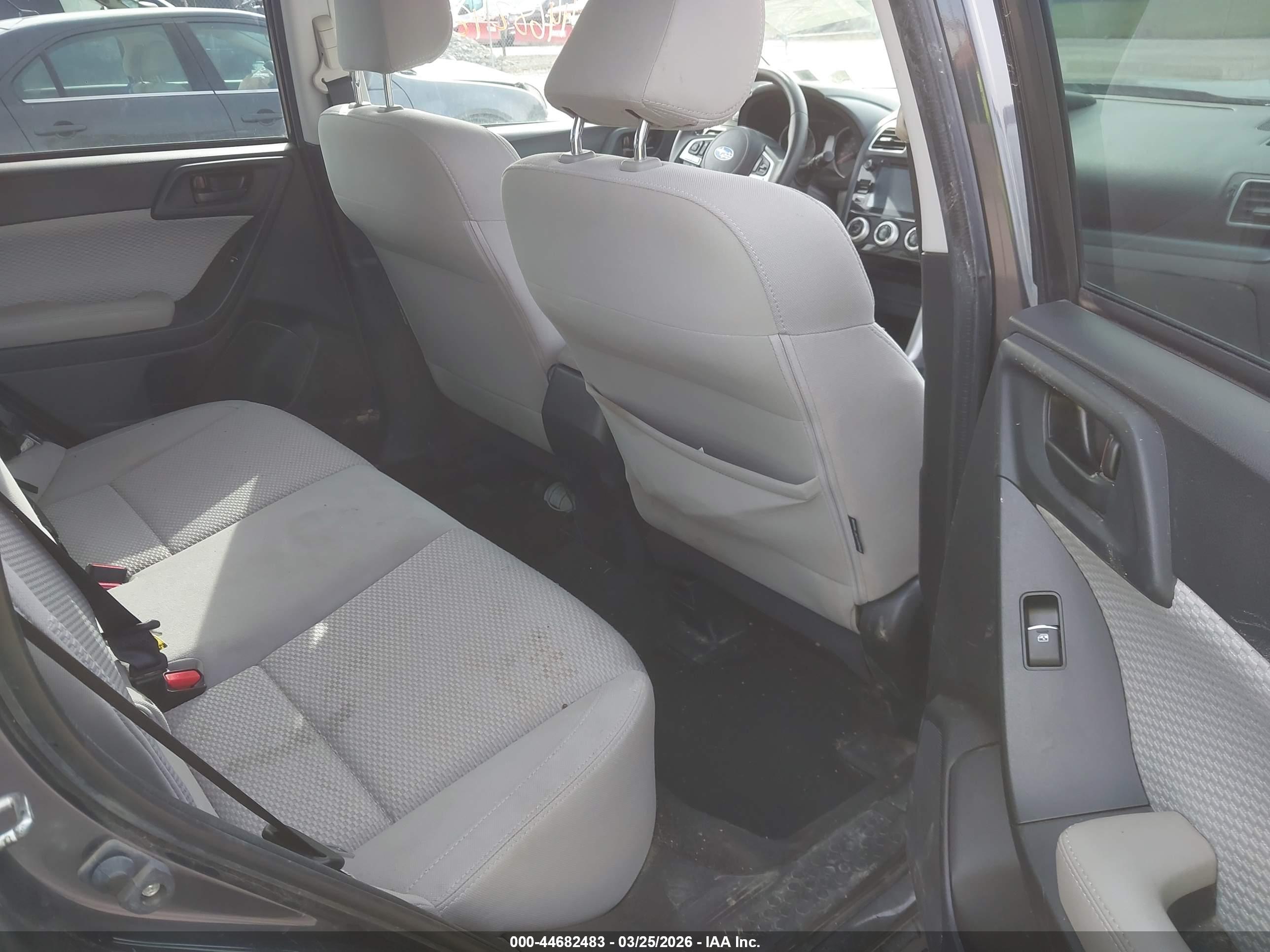 SUBARU FORESTER image 8