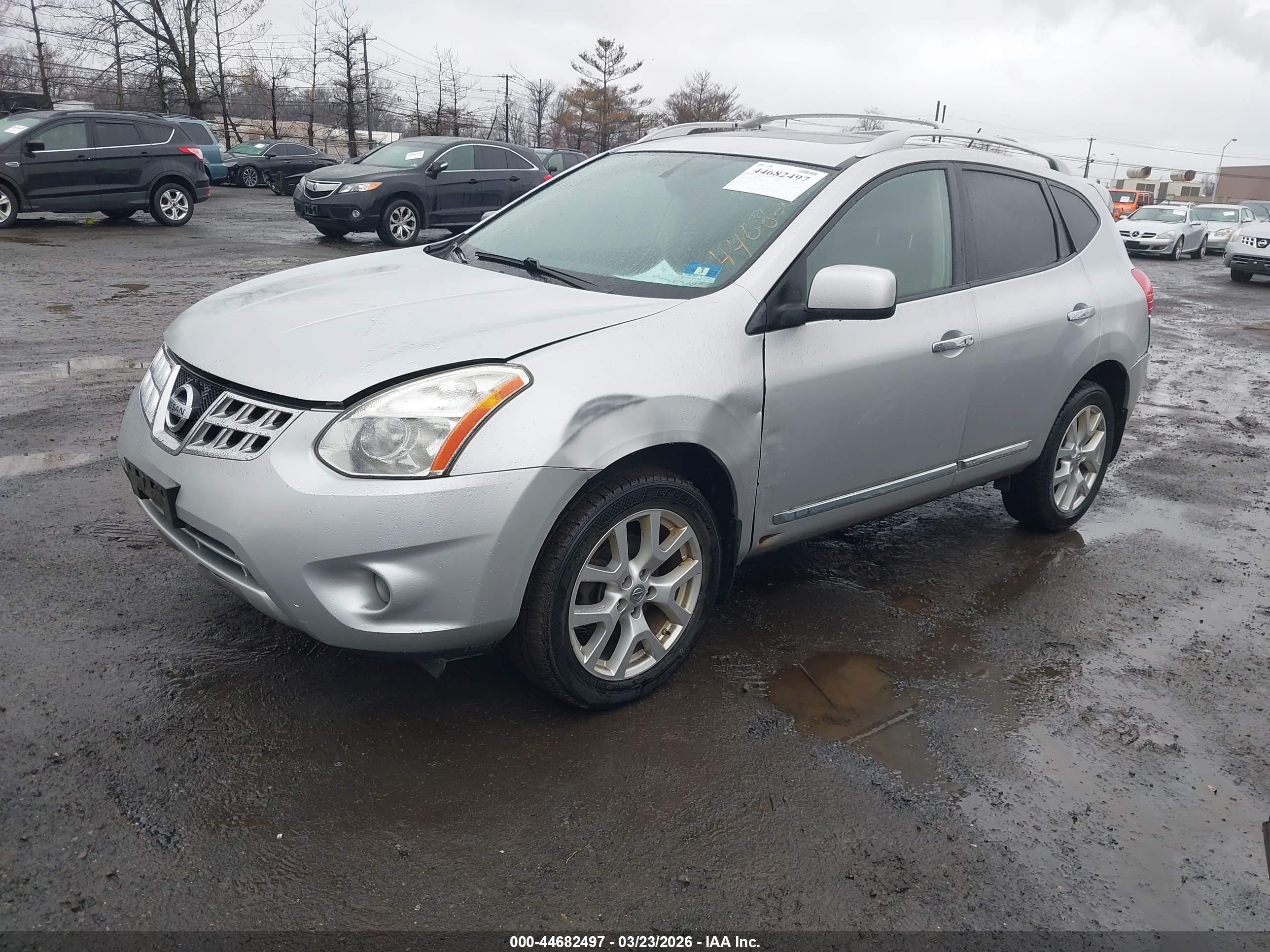 NISSAN ROGUE image 2