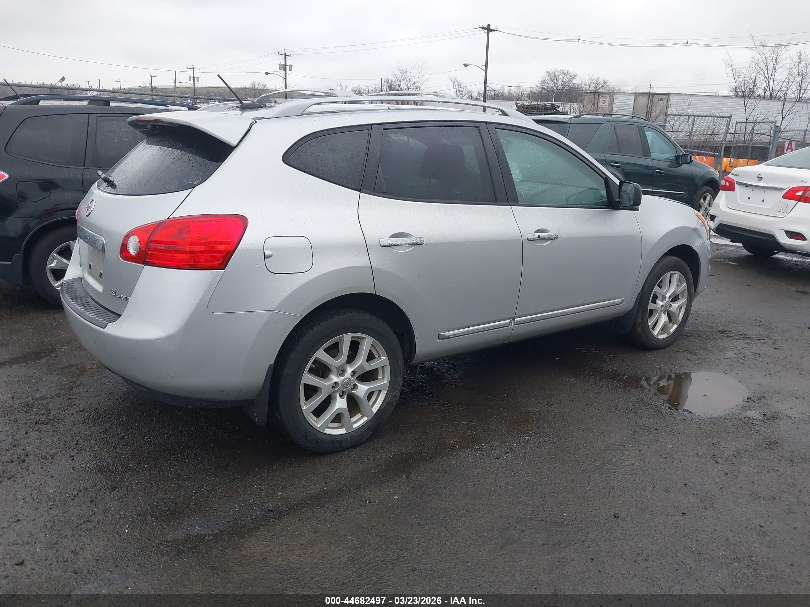 NISSAN ROGUE image 4