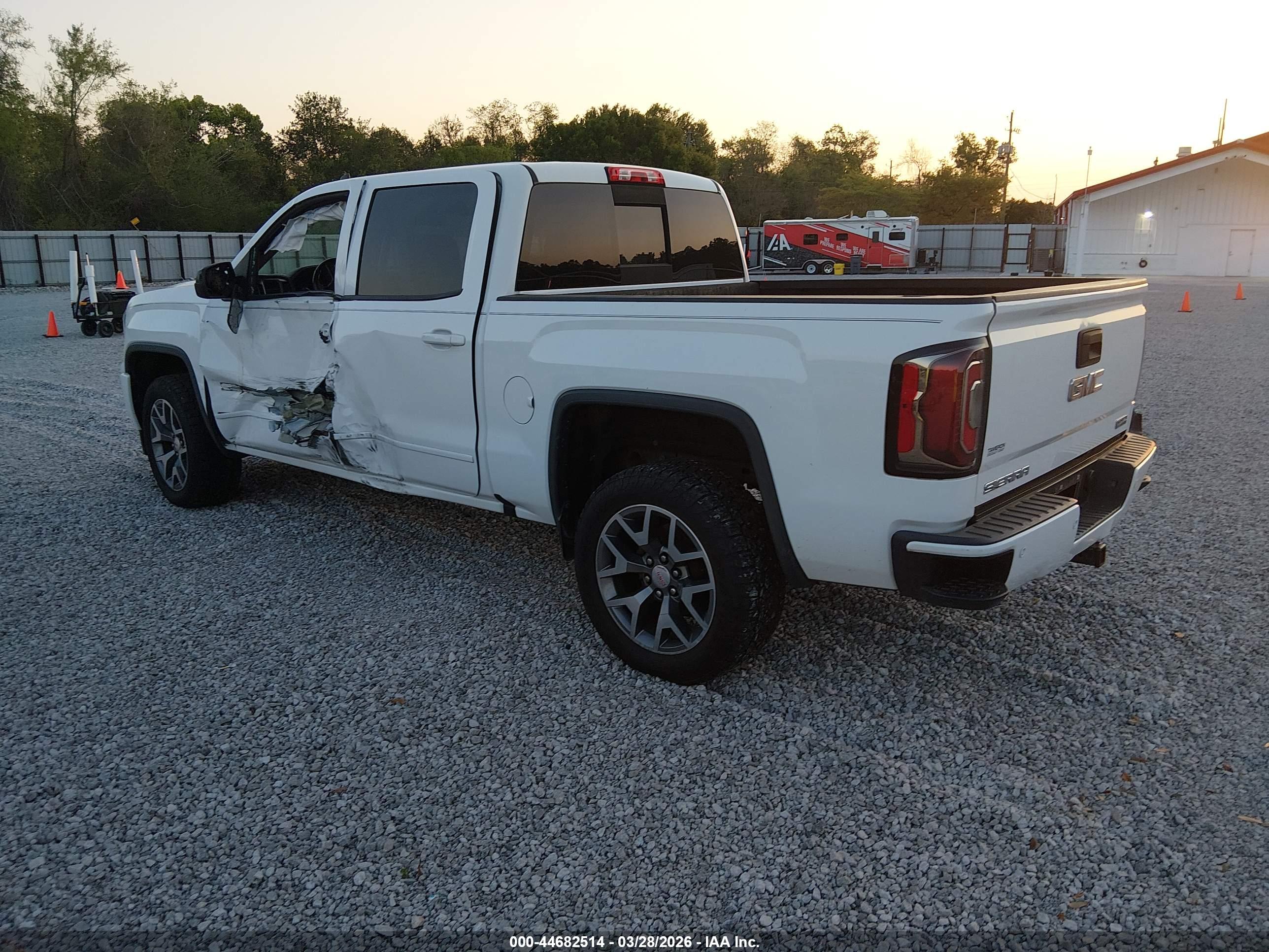 GMC SIERRA image 3