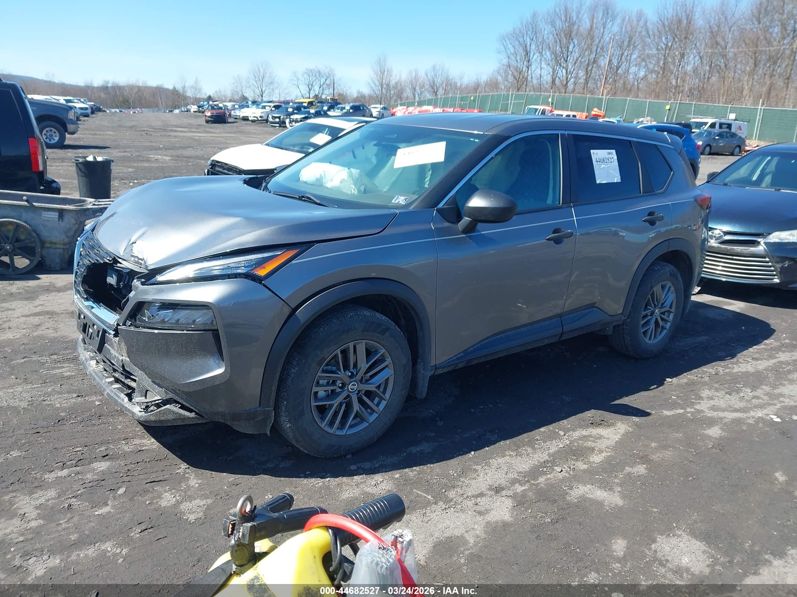 NISSAN ROGUE image 2