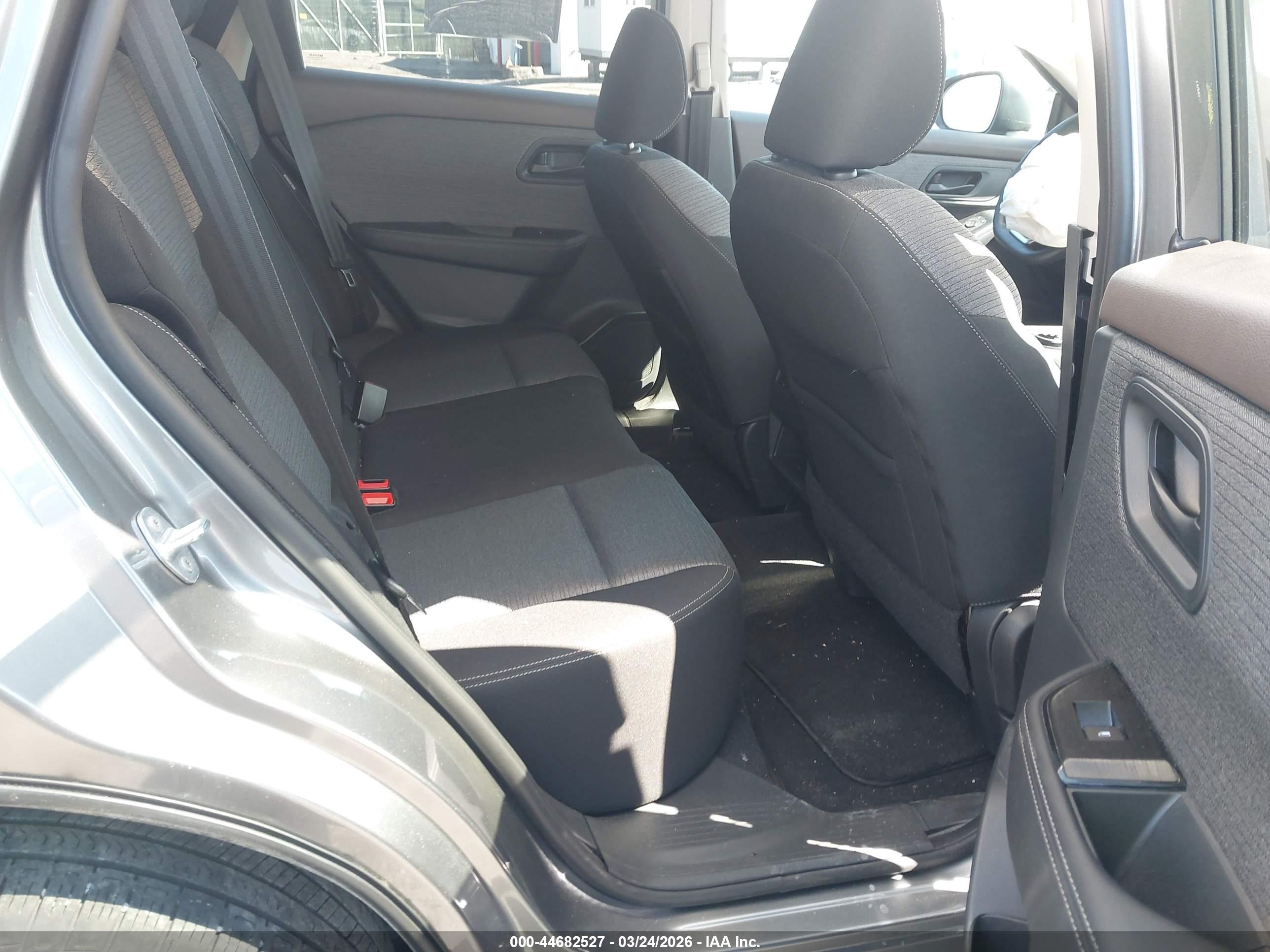 NISSAN ROGUE image 8