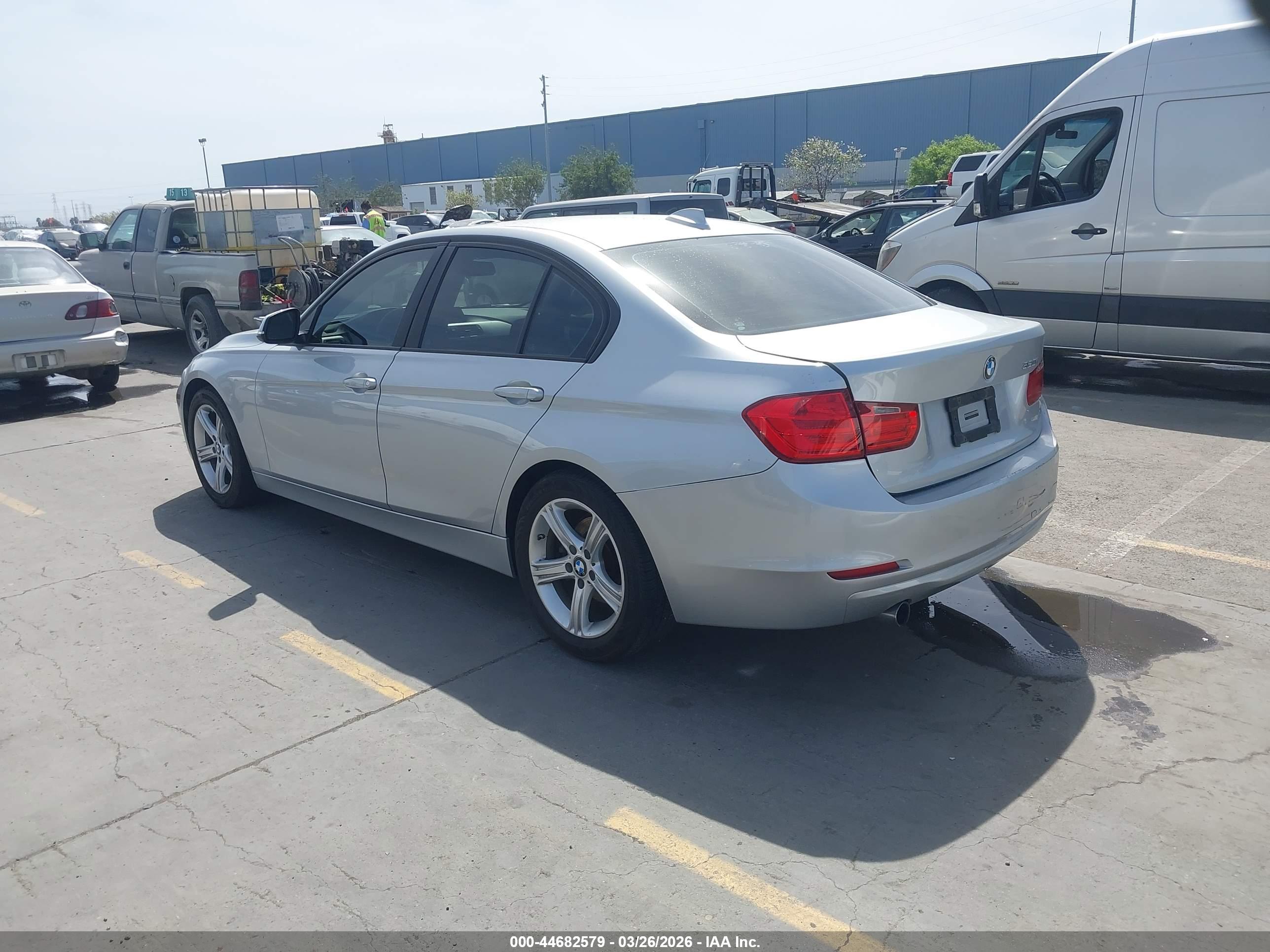 BMW 320I image 3