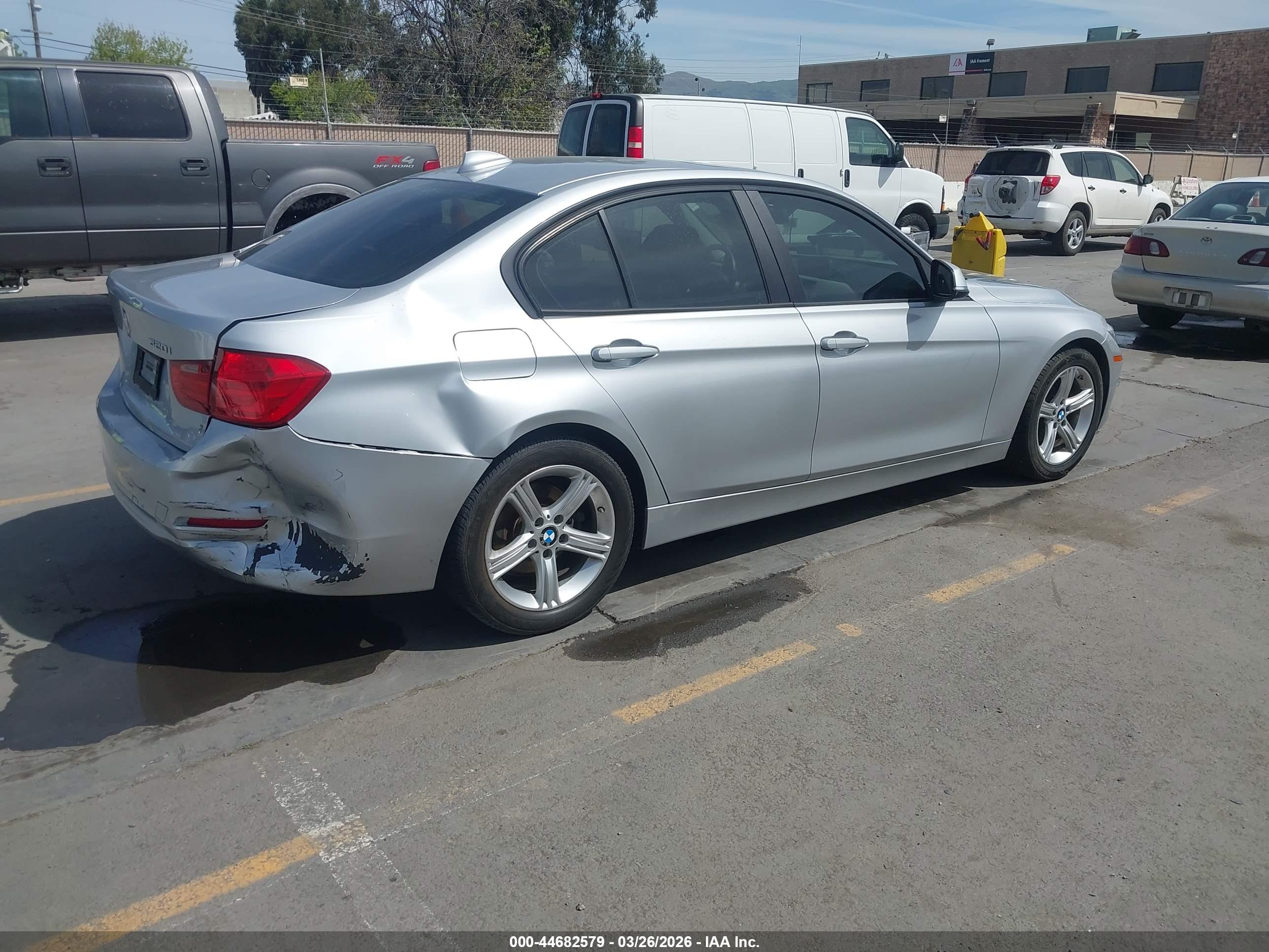 BMW 320I image 4