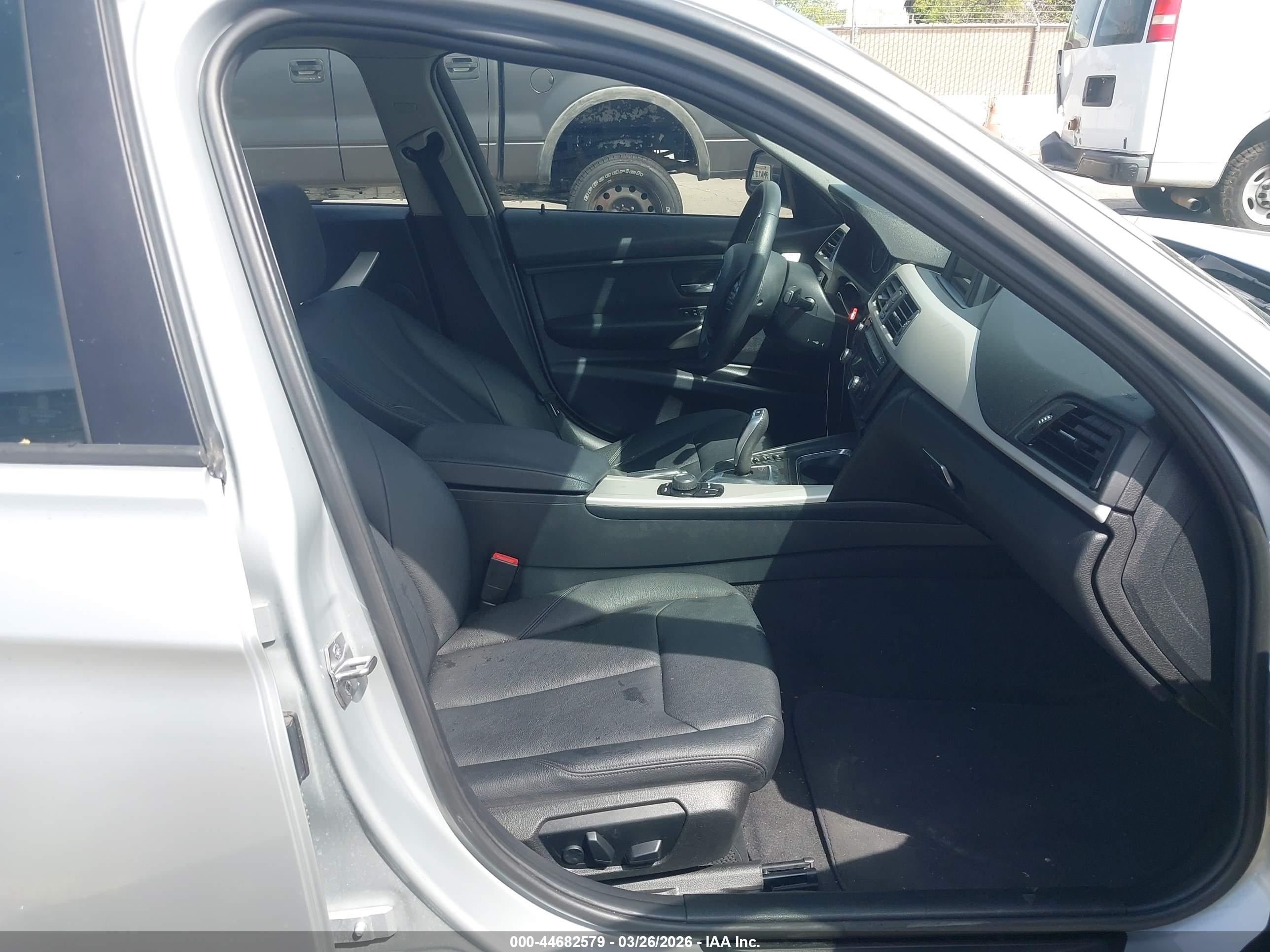 BMW 320I image 5