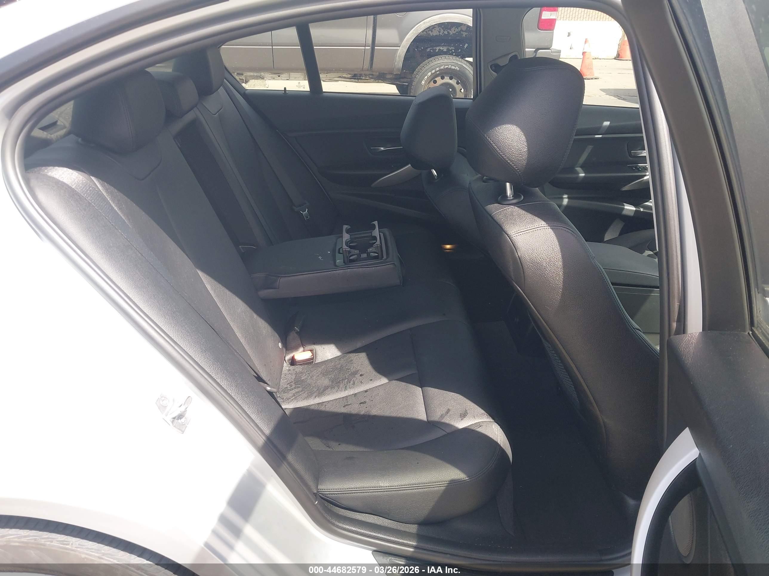 BMW 320I image 8