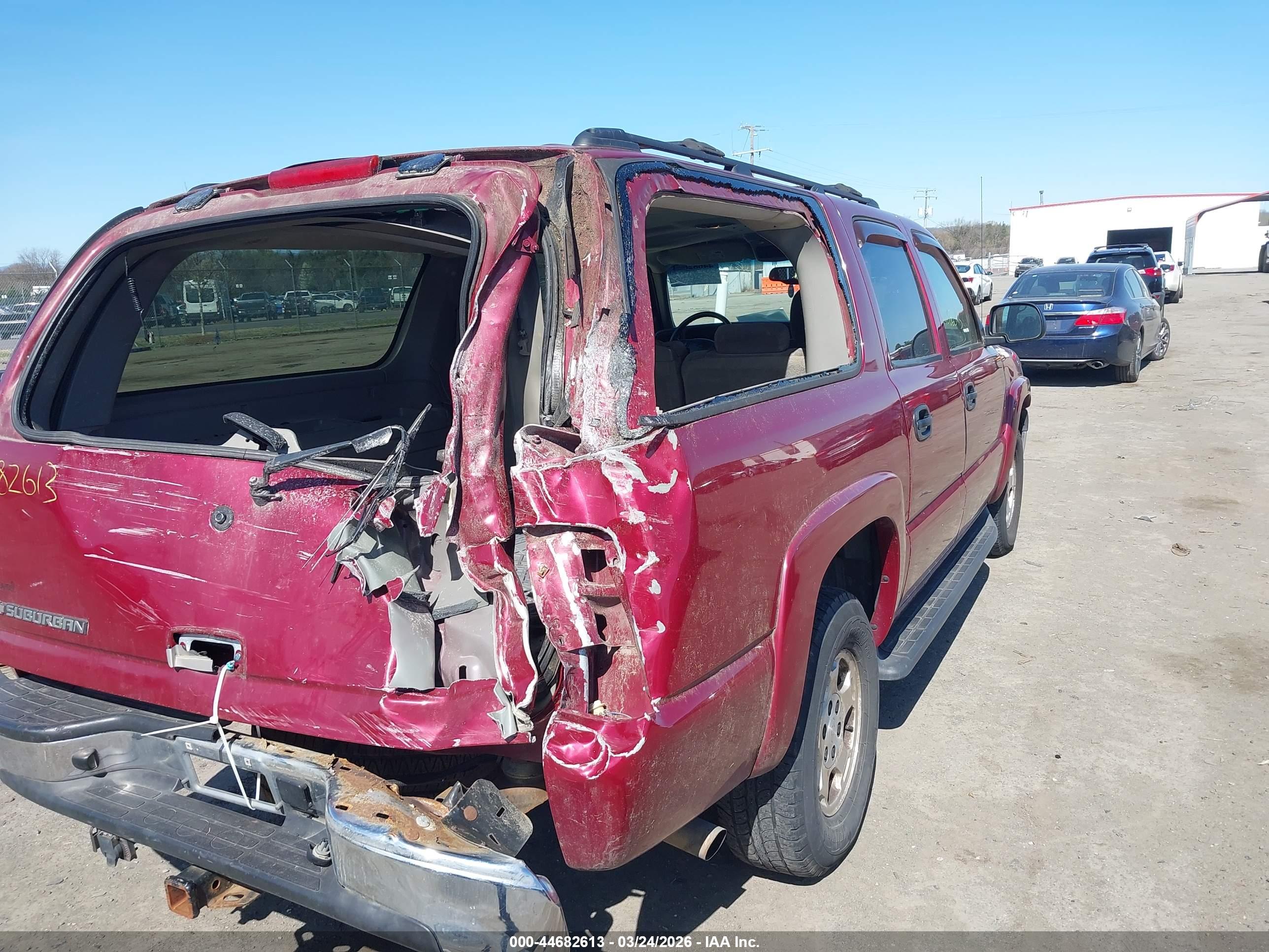 CHEVROLET SUBURBAN image 6