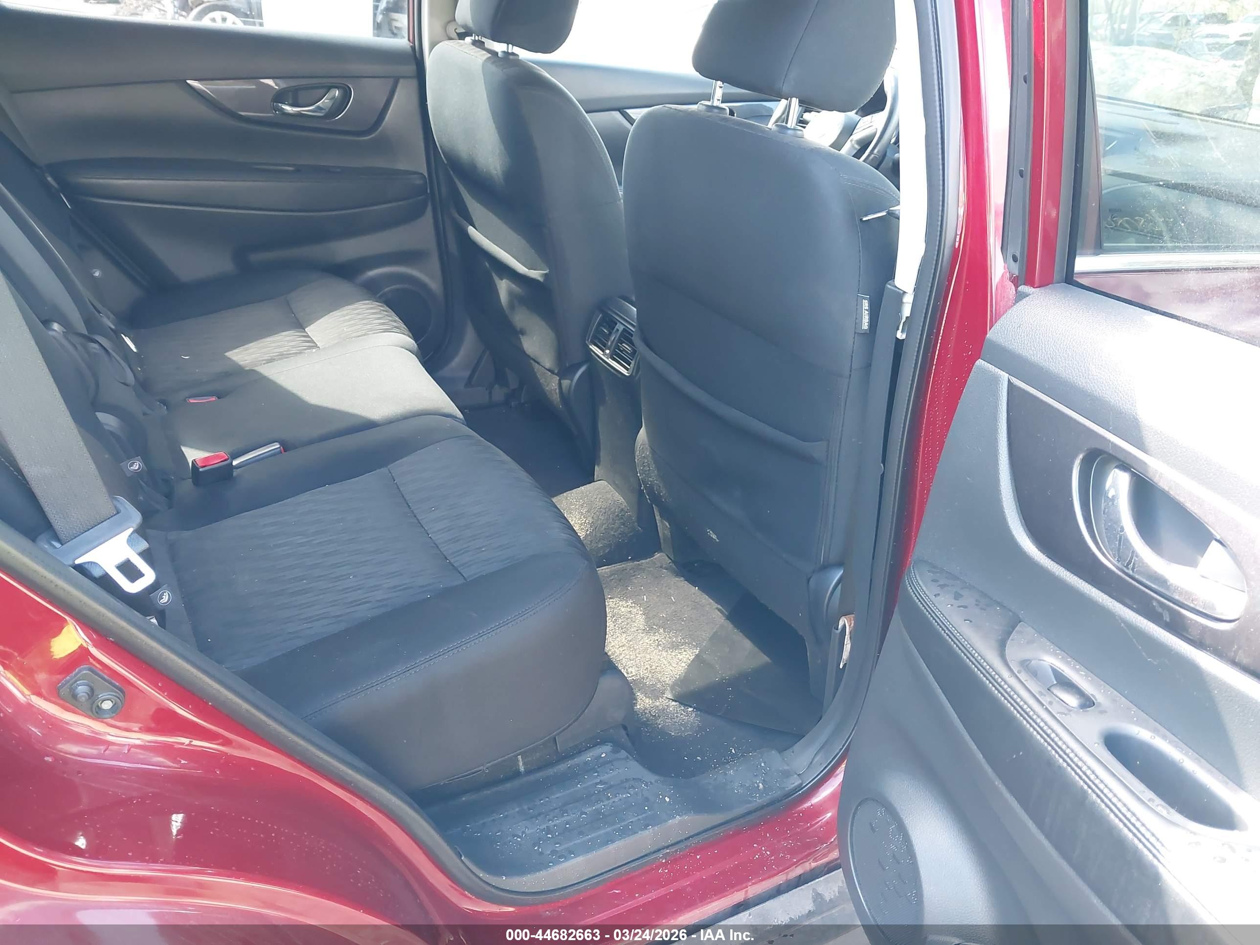 NISSAN ROGUE image 8