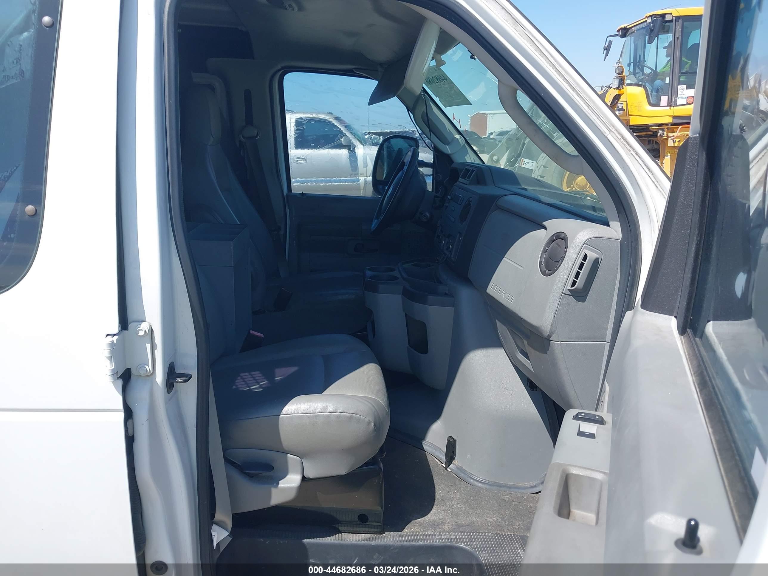 FORD E-350 image 5