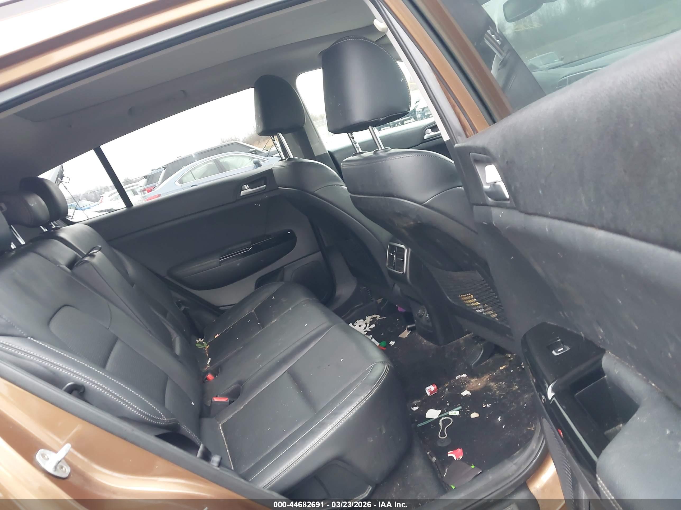 KIA SPORTAGE image 8
