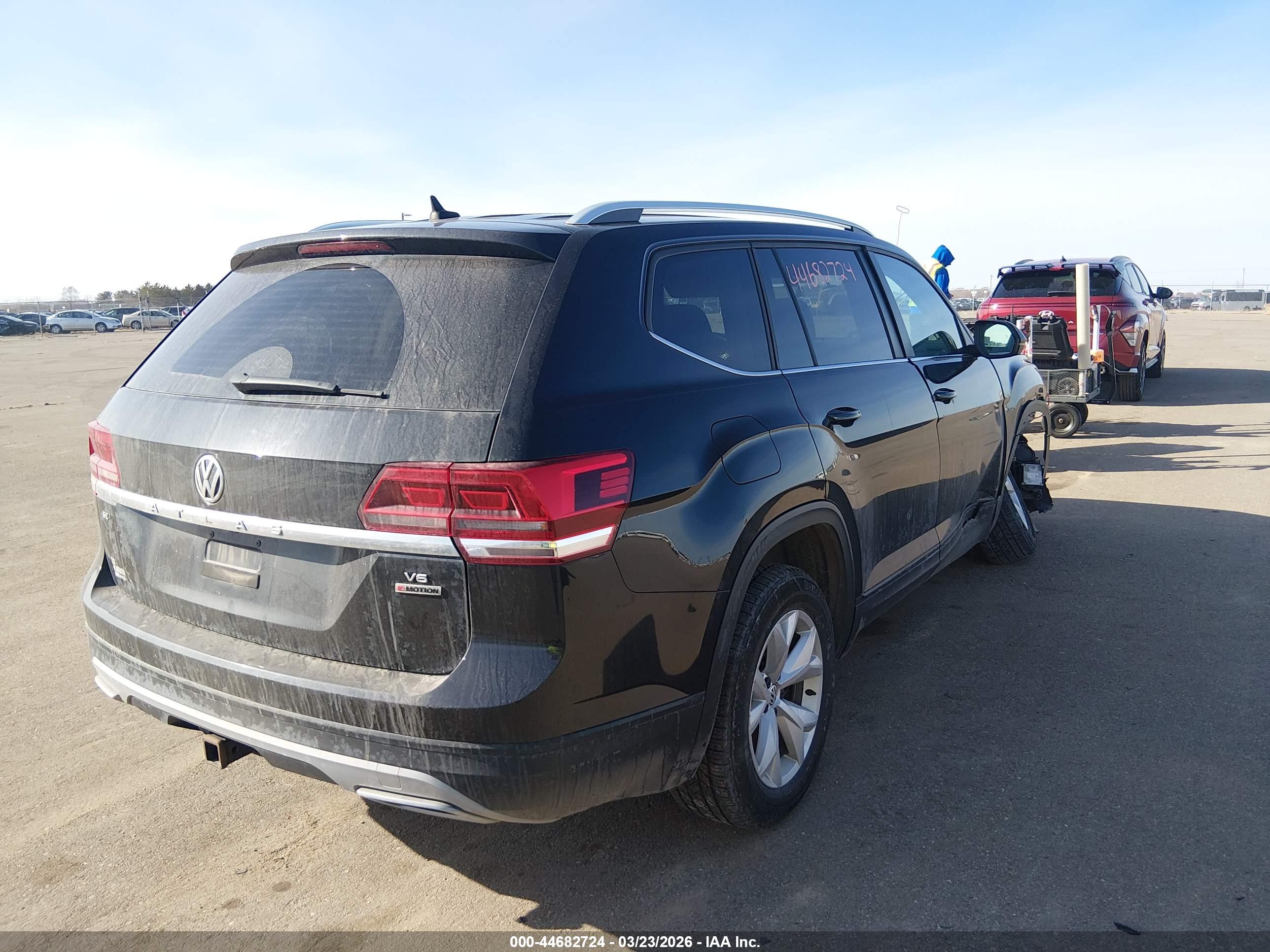 VOLKSWAGEN ATLAS image 4