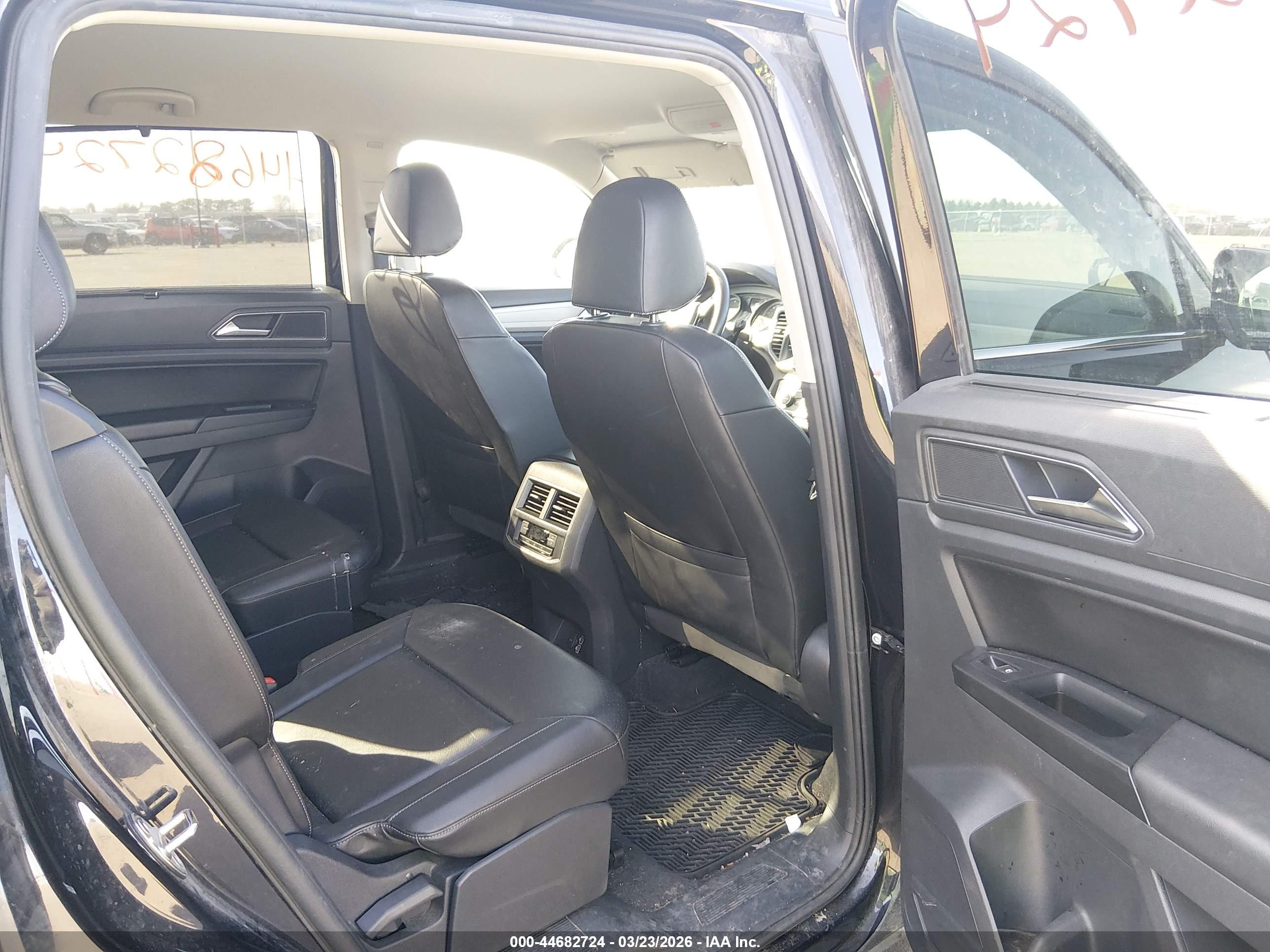 VOLKSWAGEN ATLAS image 8