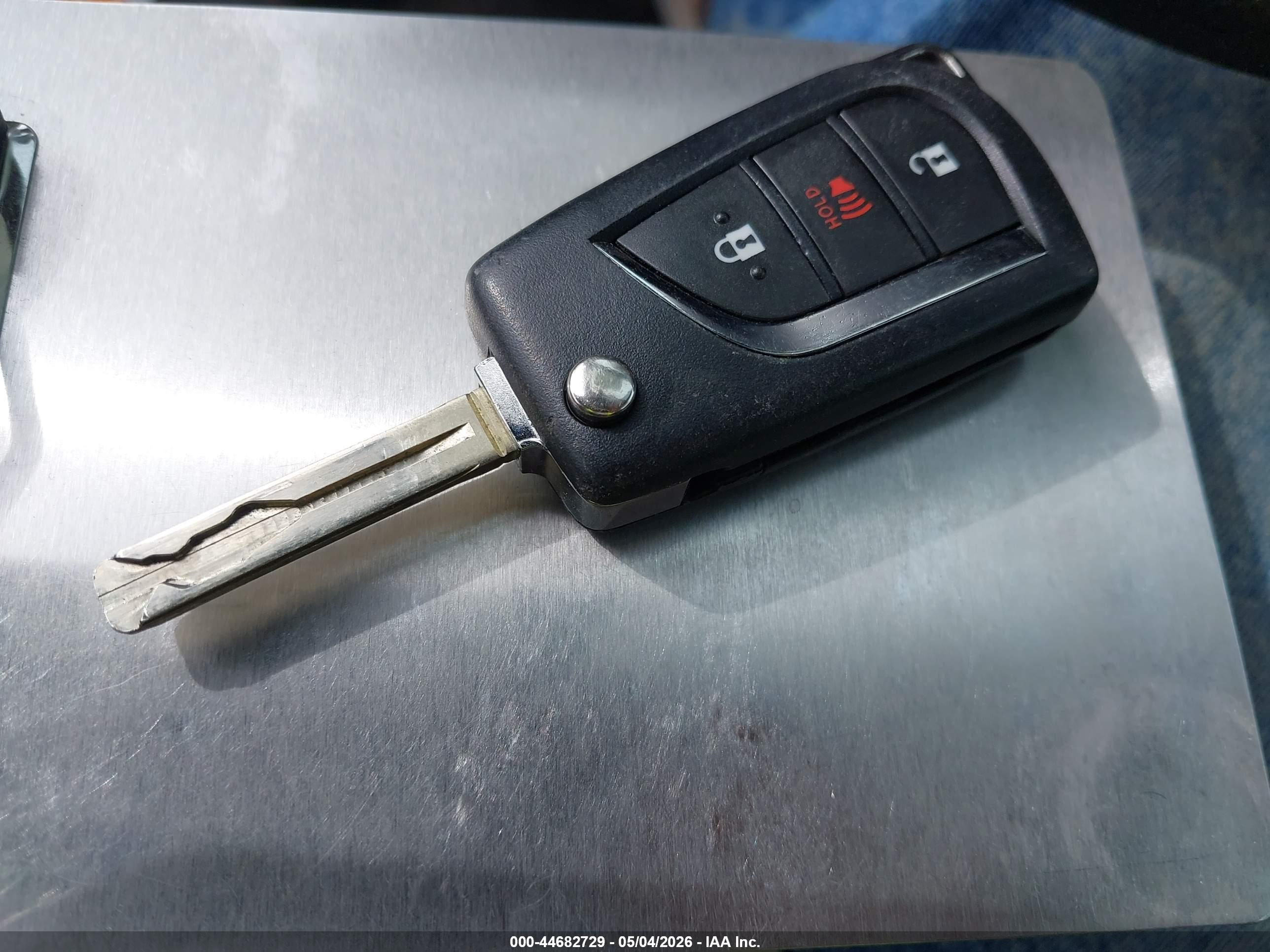 TOYOTA RAV4 image 11