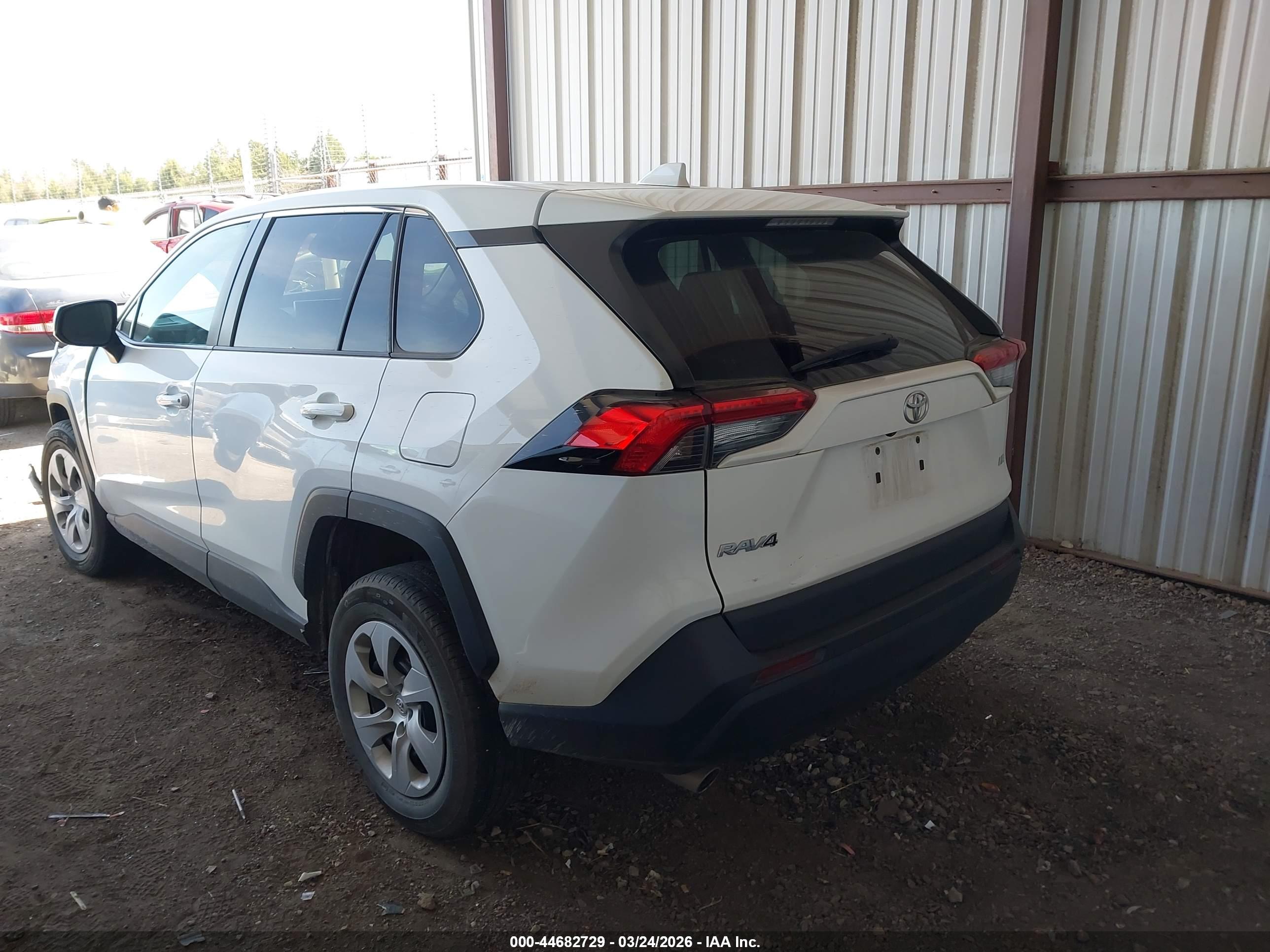 TOYOTA RAV4 image 3