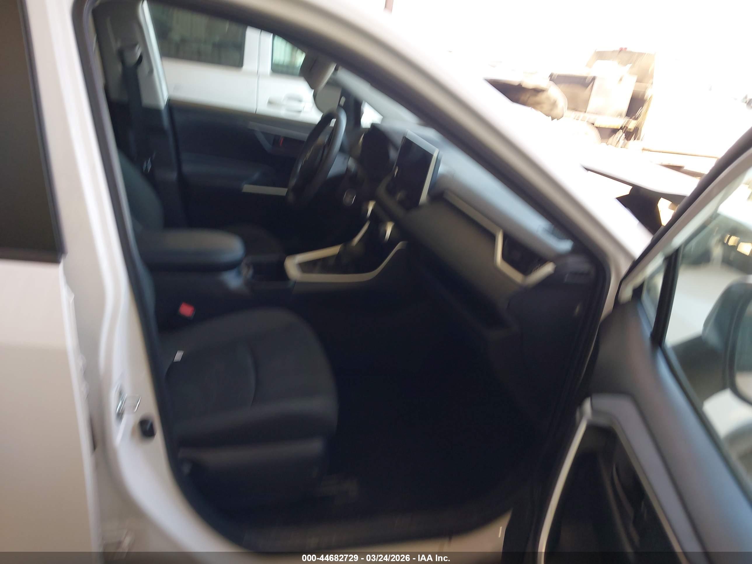 TOYOTA RAV4 image 5