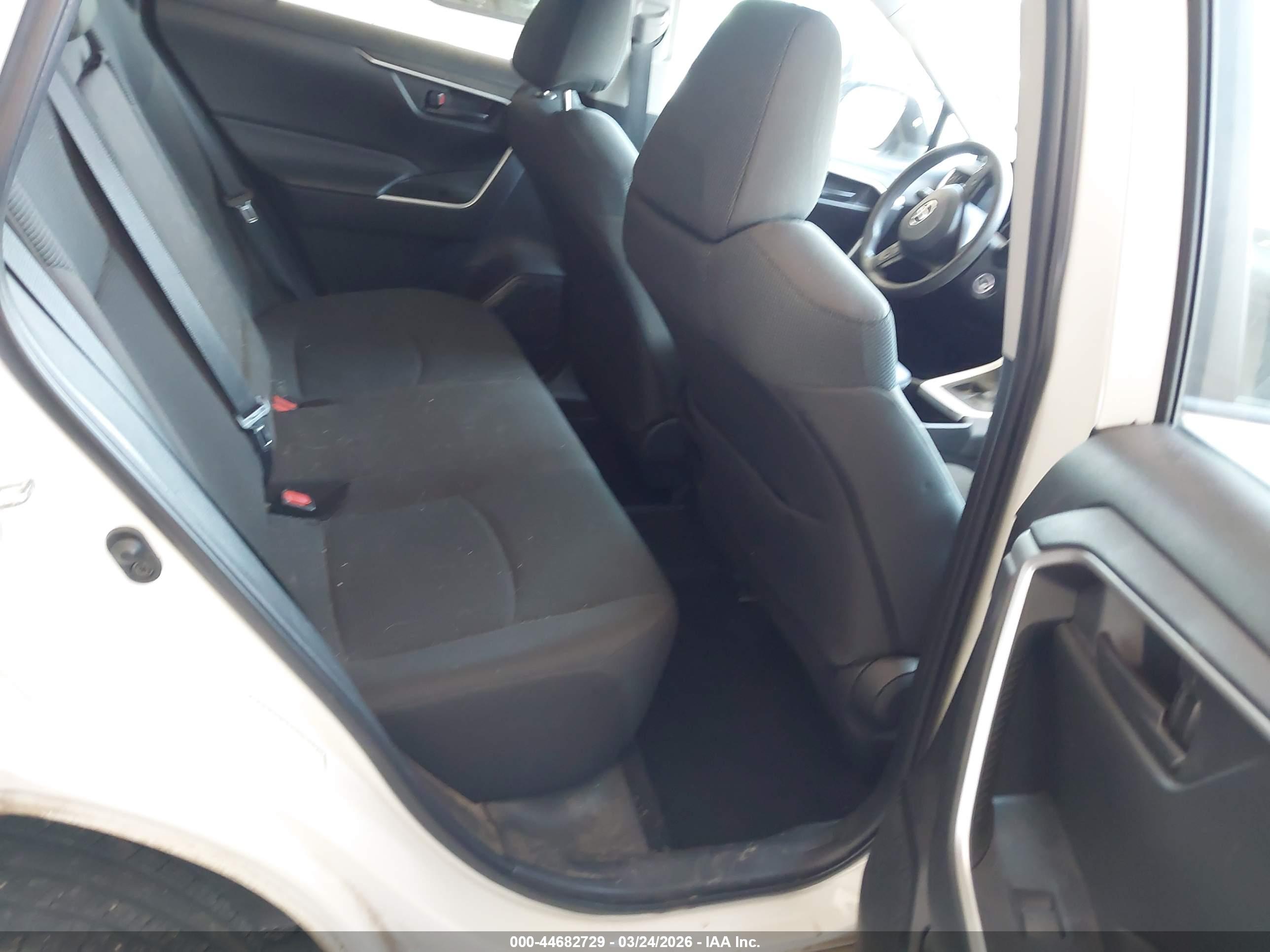 TOYOTA RAV4 image 8