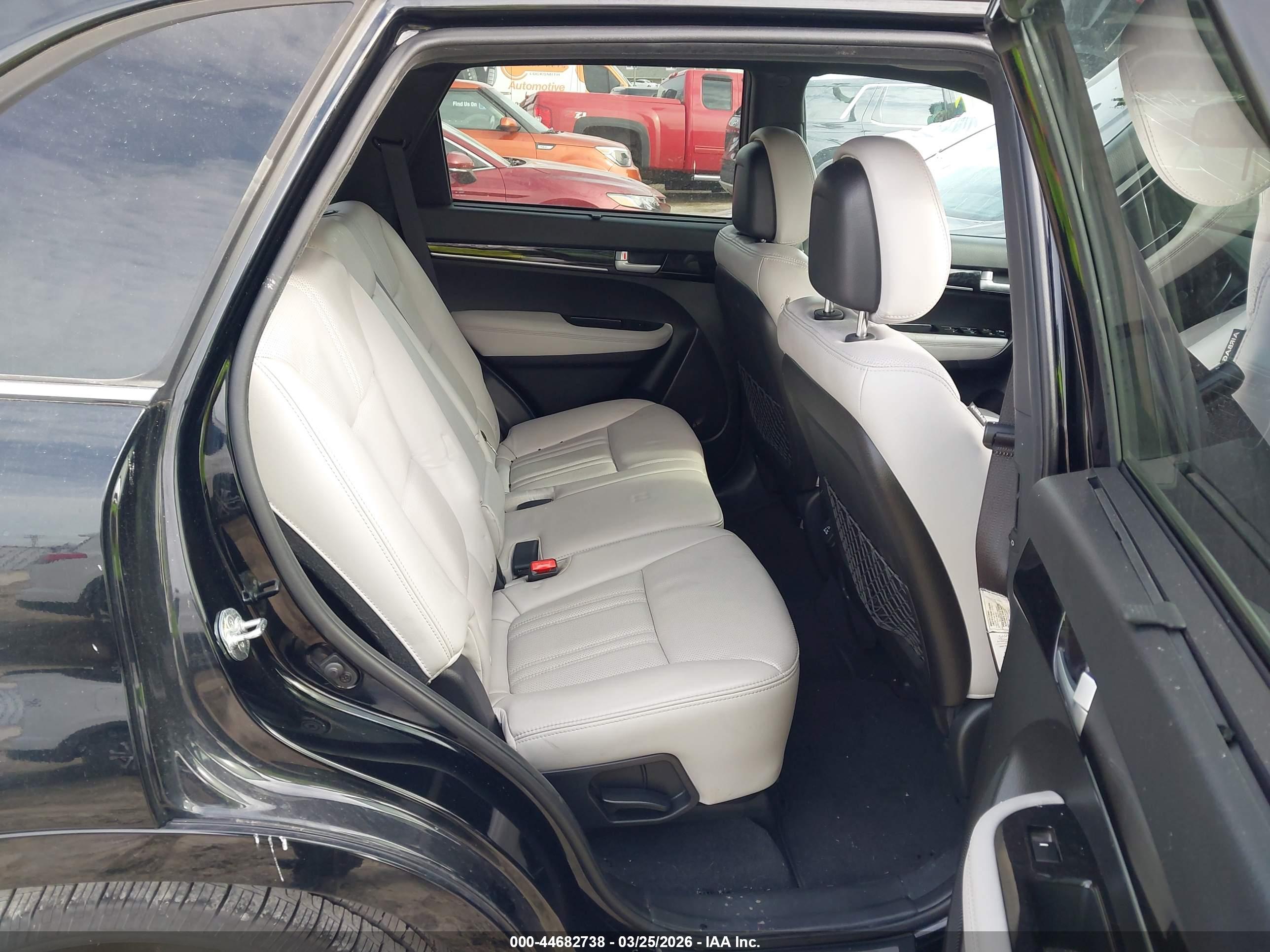 KIA SORENTO image 8