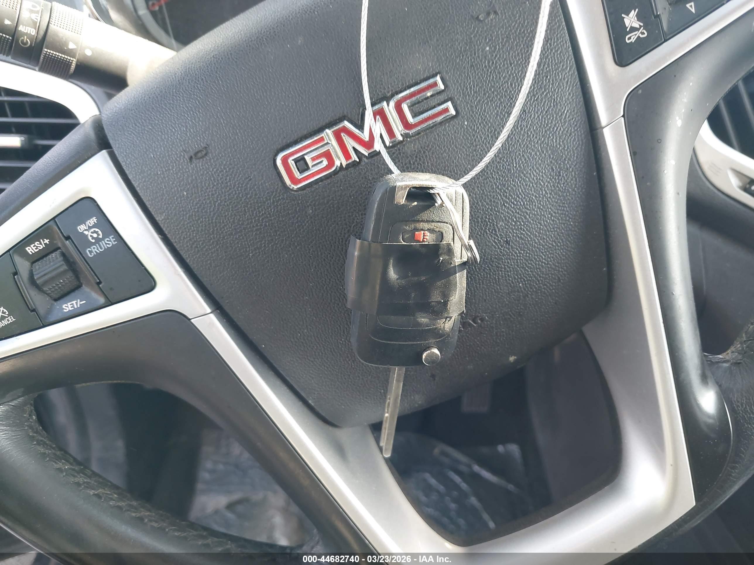 GMC TERRAIN image 11