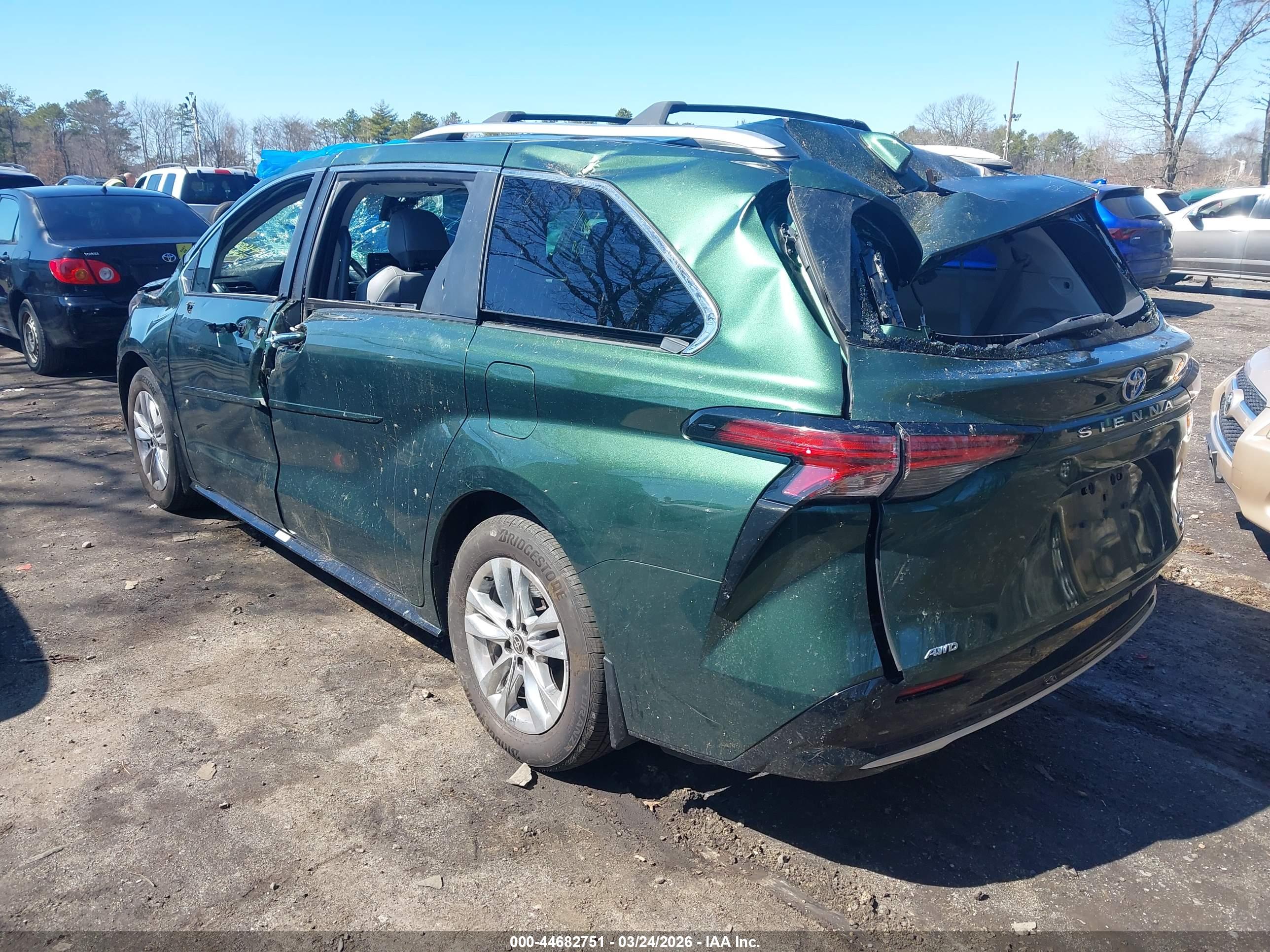 TOYOTA SIENNA image 3