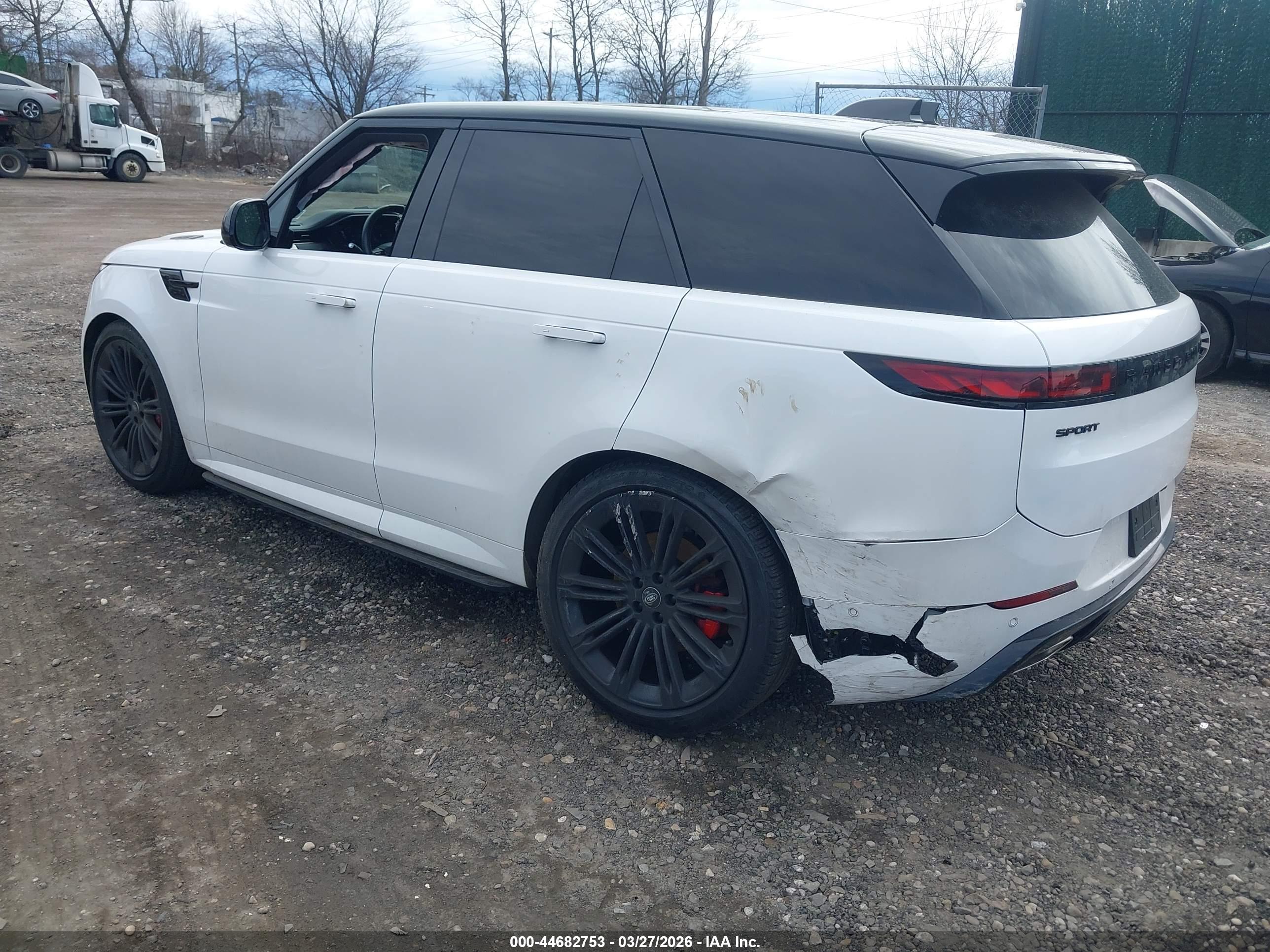 LAND ROVER image 3
