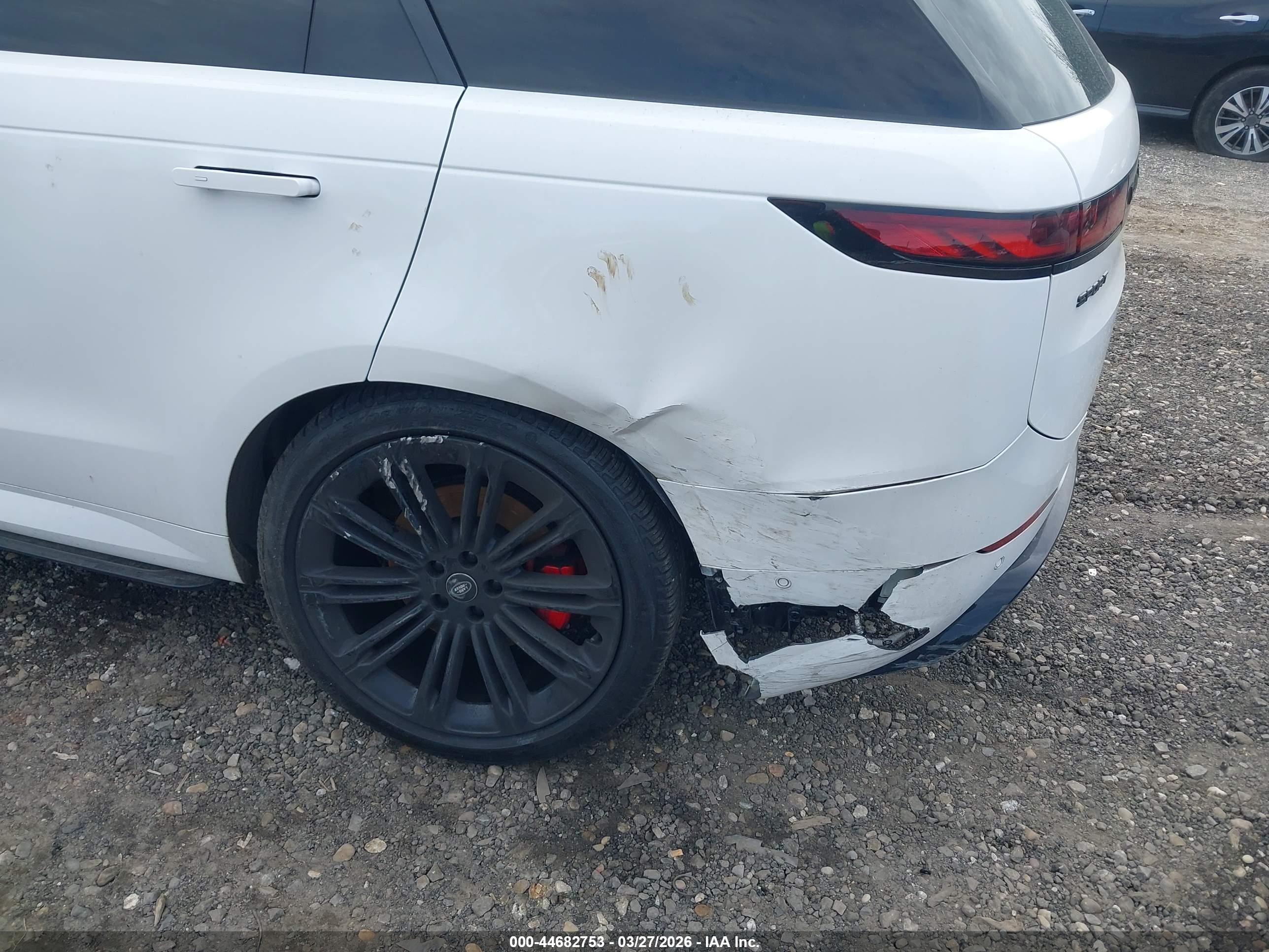 LAND ROVER image 6