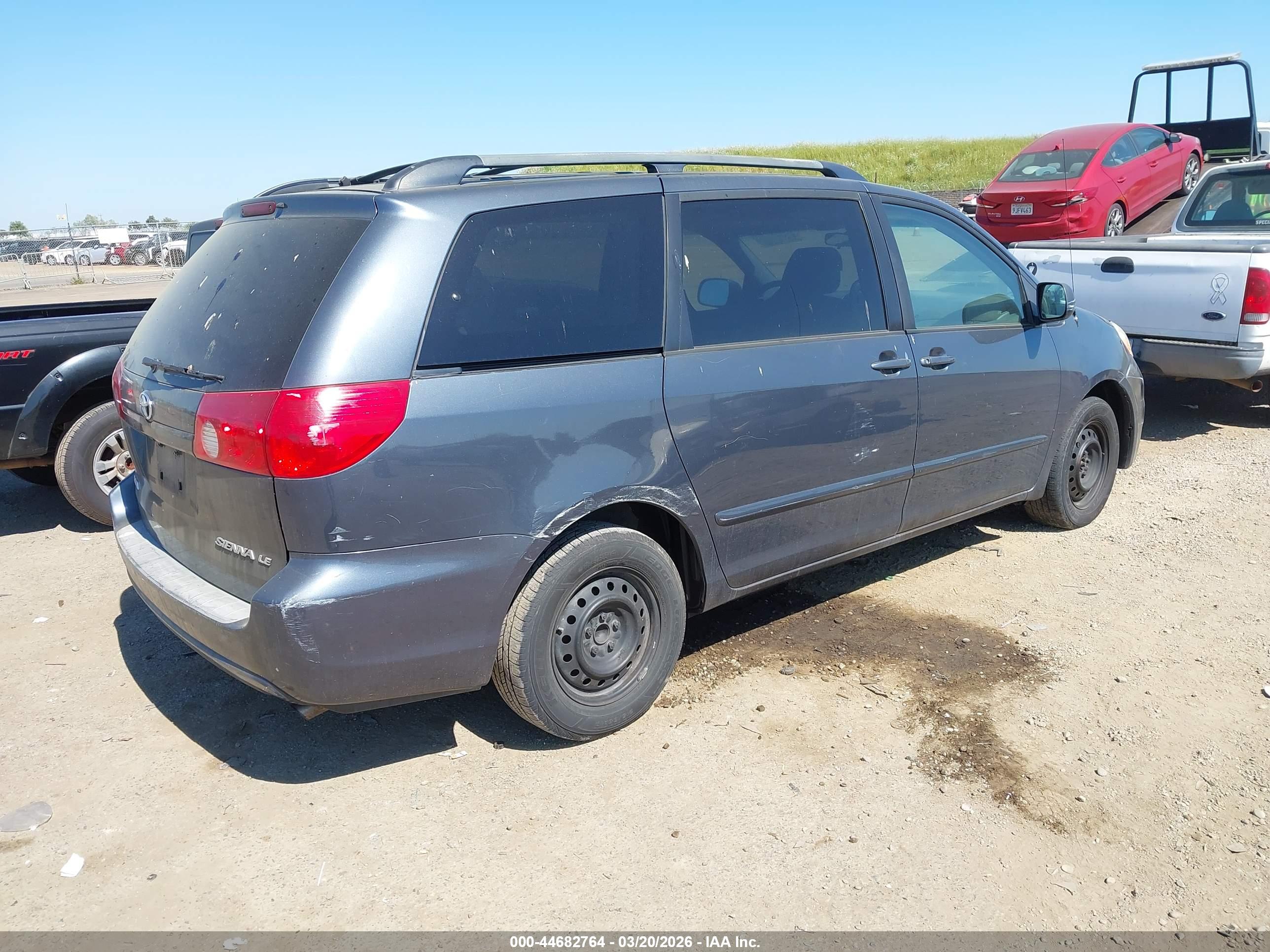 TOYOTA SIENNA image 4