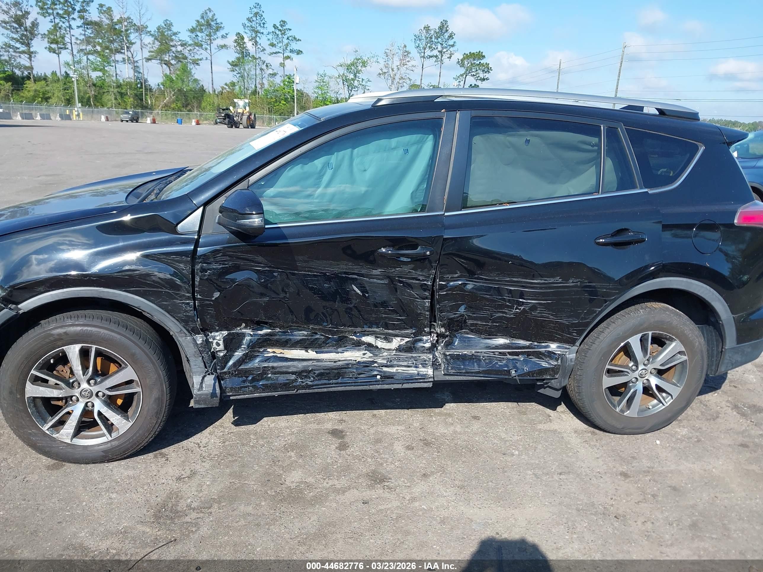 TOYOTA RAV4 image 6