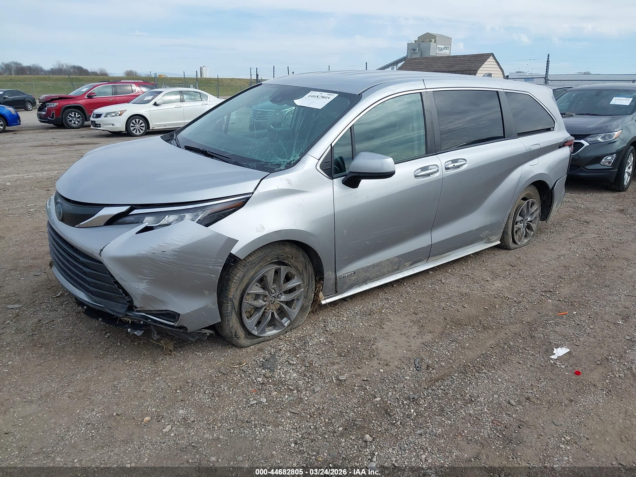 TOYOTA SIENNA image 2