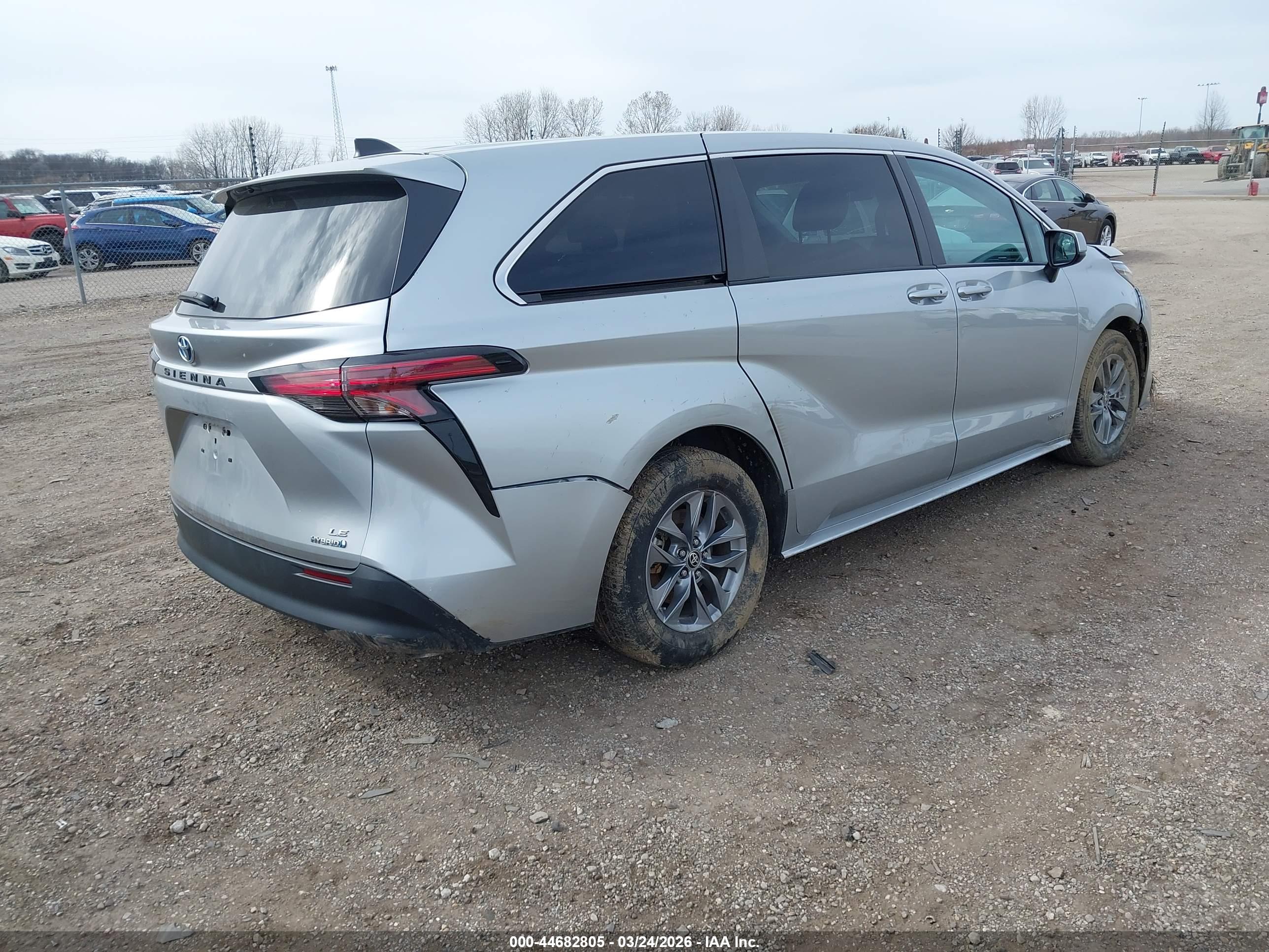 TOYOTA SIENNA image 4