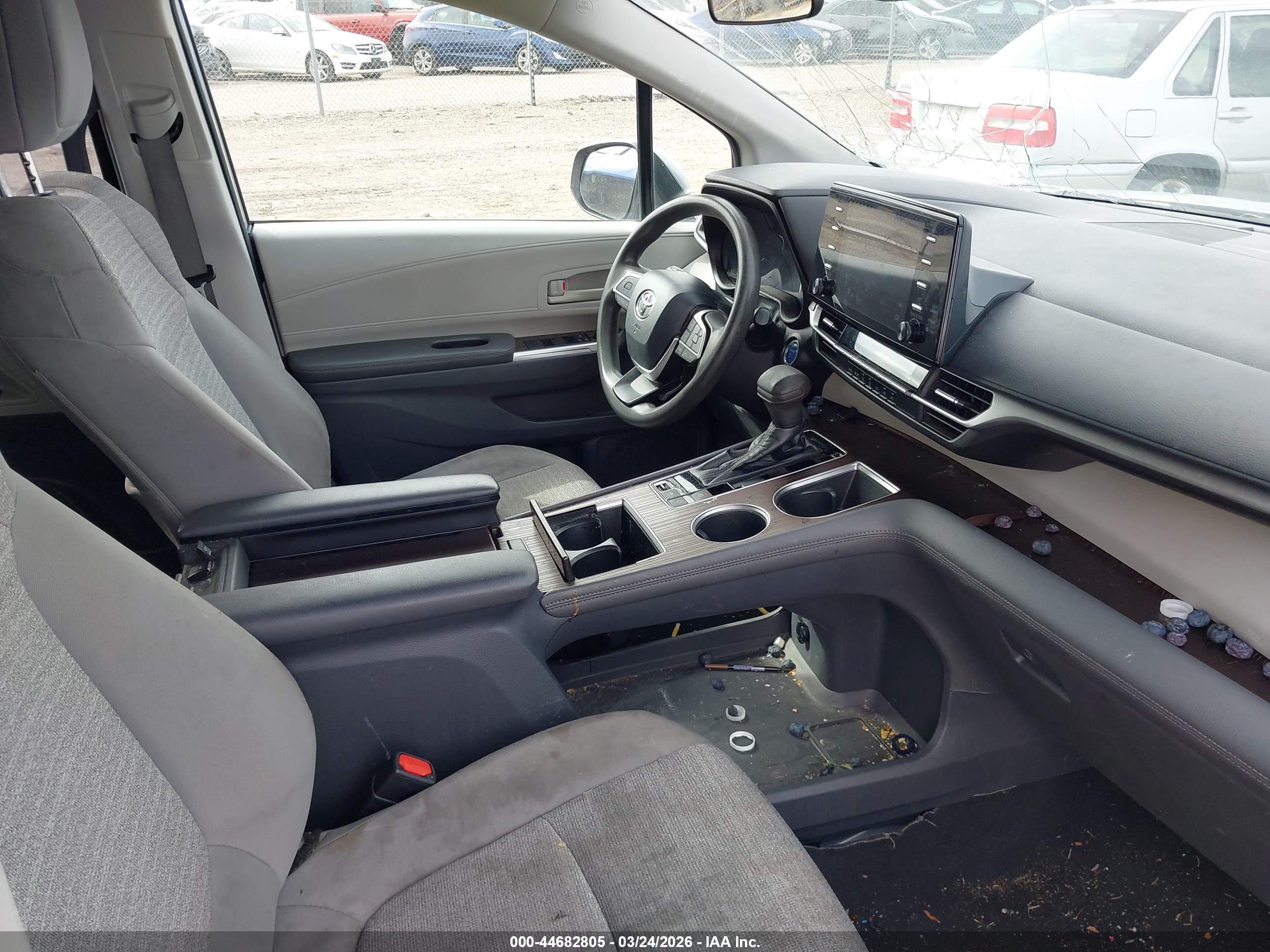 TOYOTA SIENNA image 5