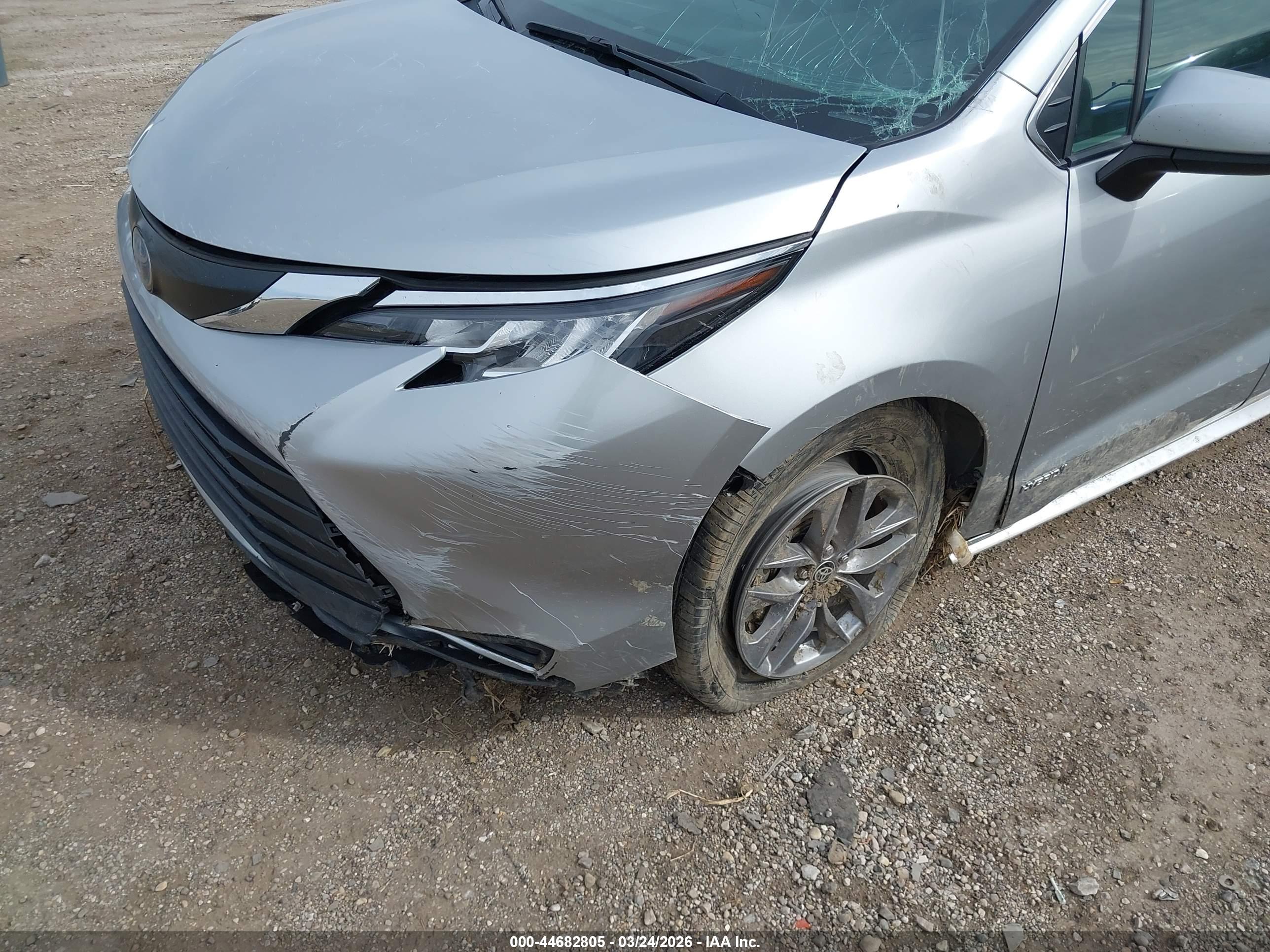 TOYOTA SIENNA image 6