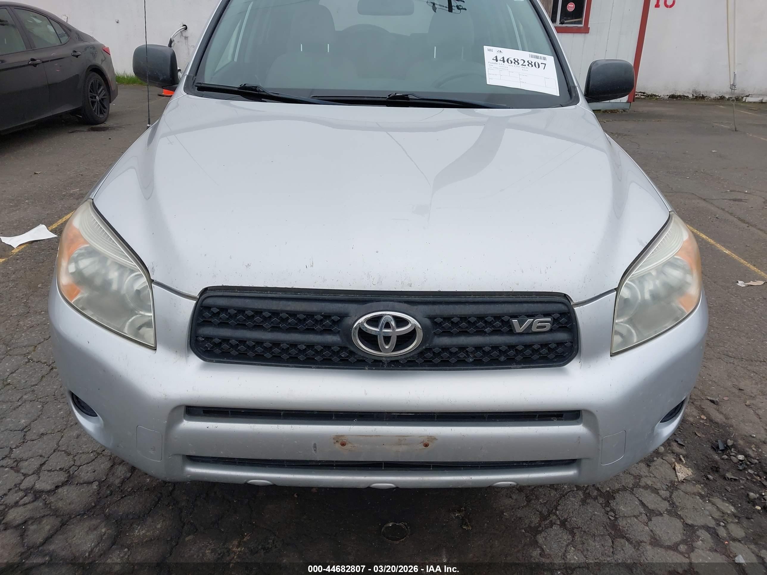 TOYOTA RAV4 image 6