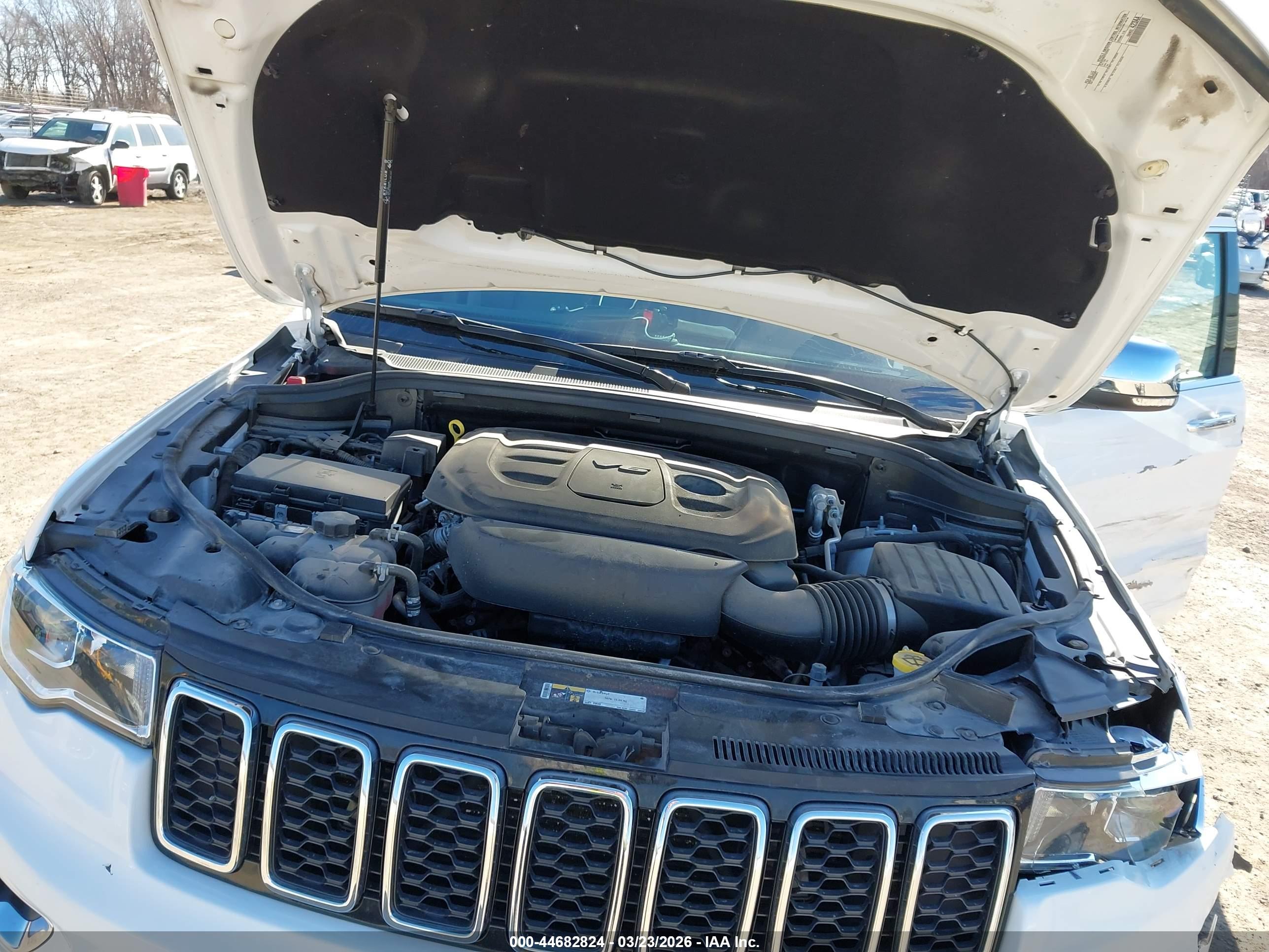 JEEP GRAND image 10