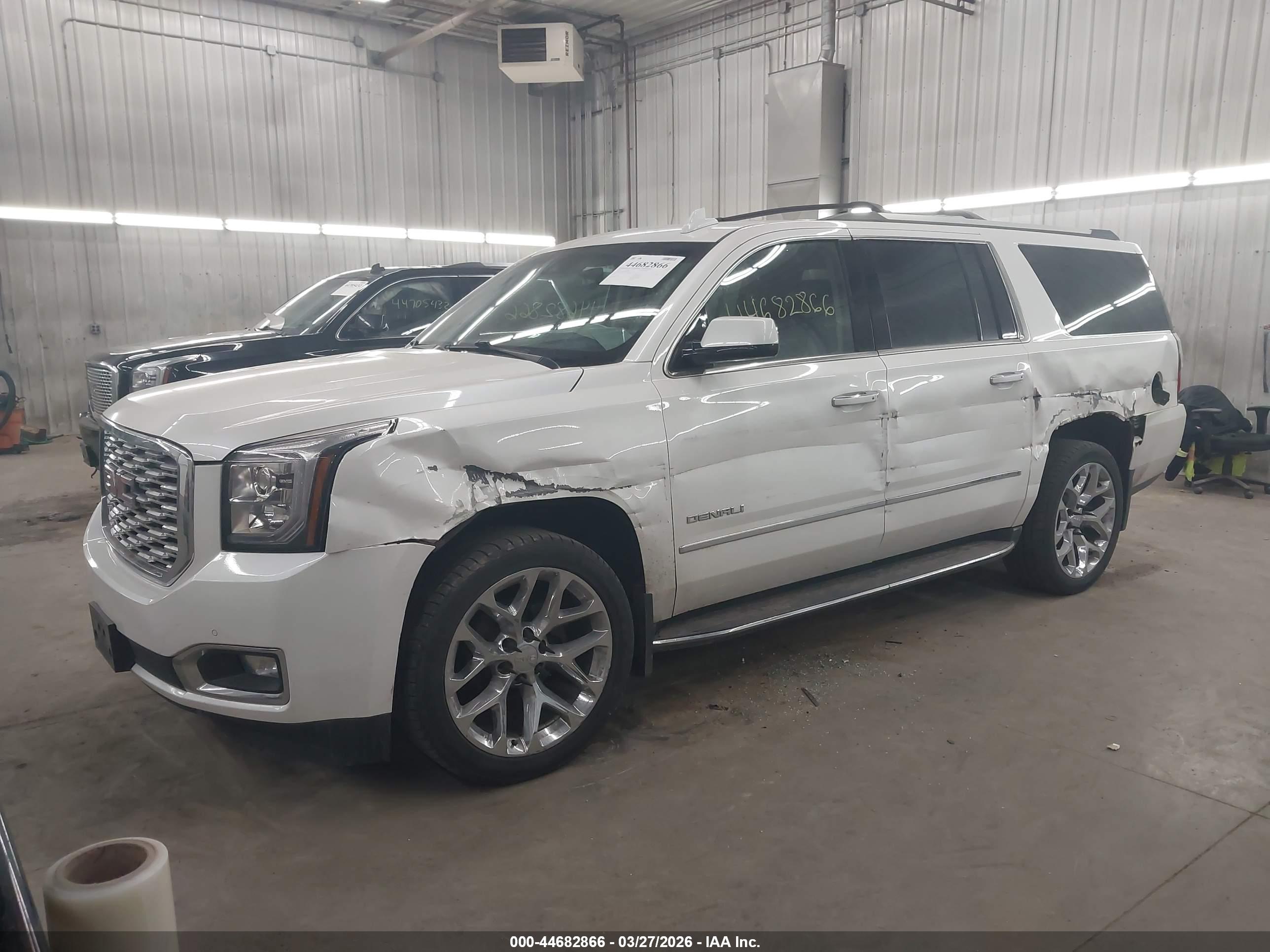 GMC YUKON image 2