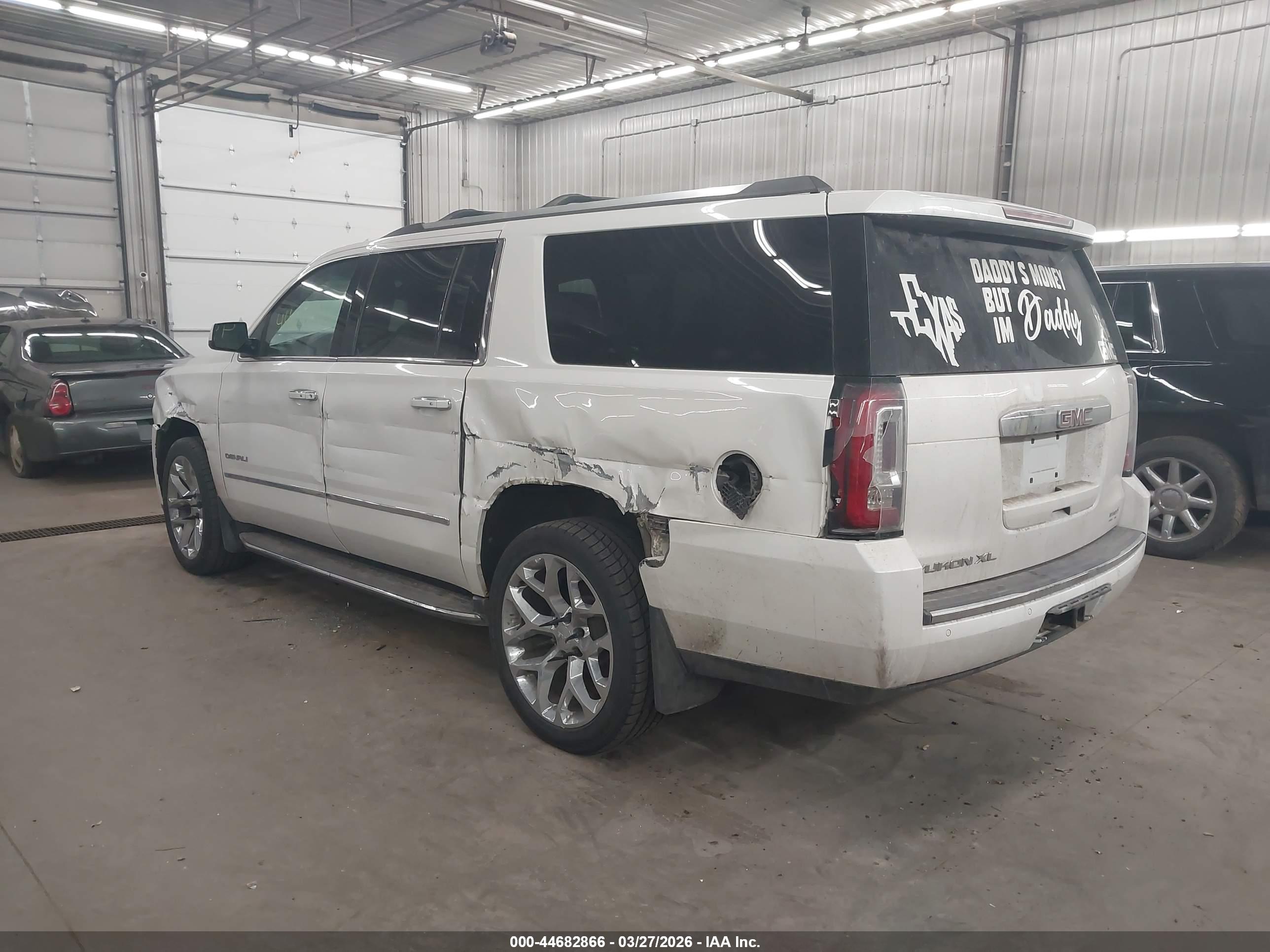 GMC YUKON image 3