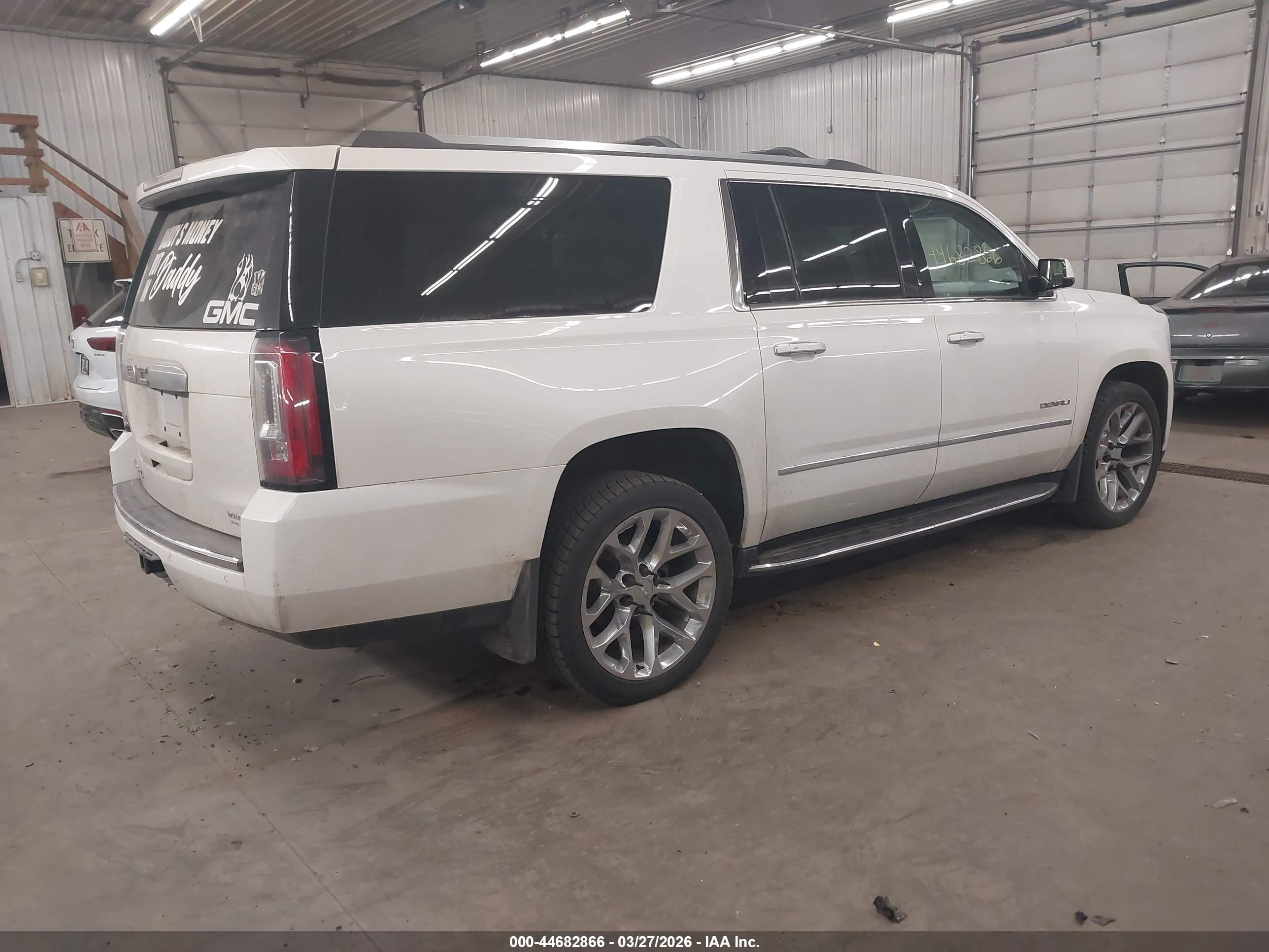 GMC YUKON image 4