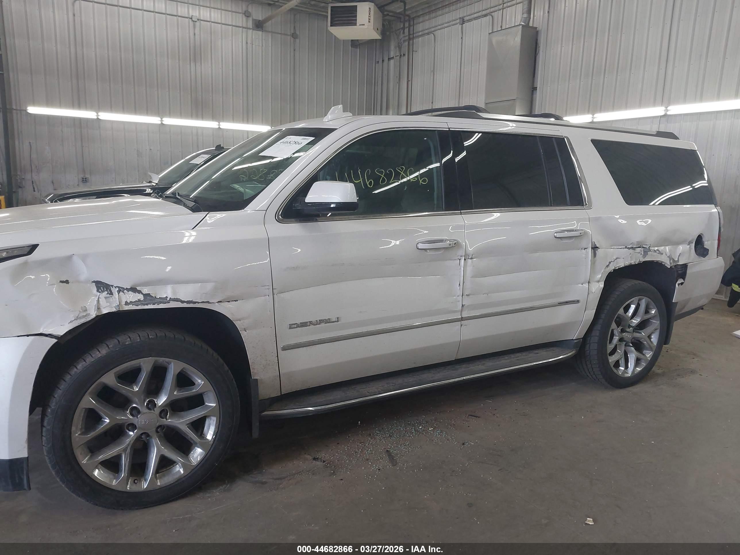 GMC YUKON image 6