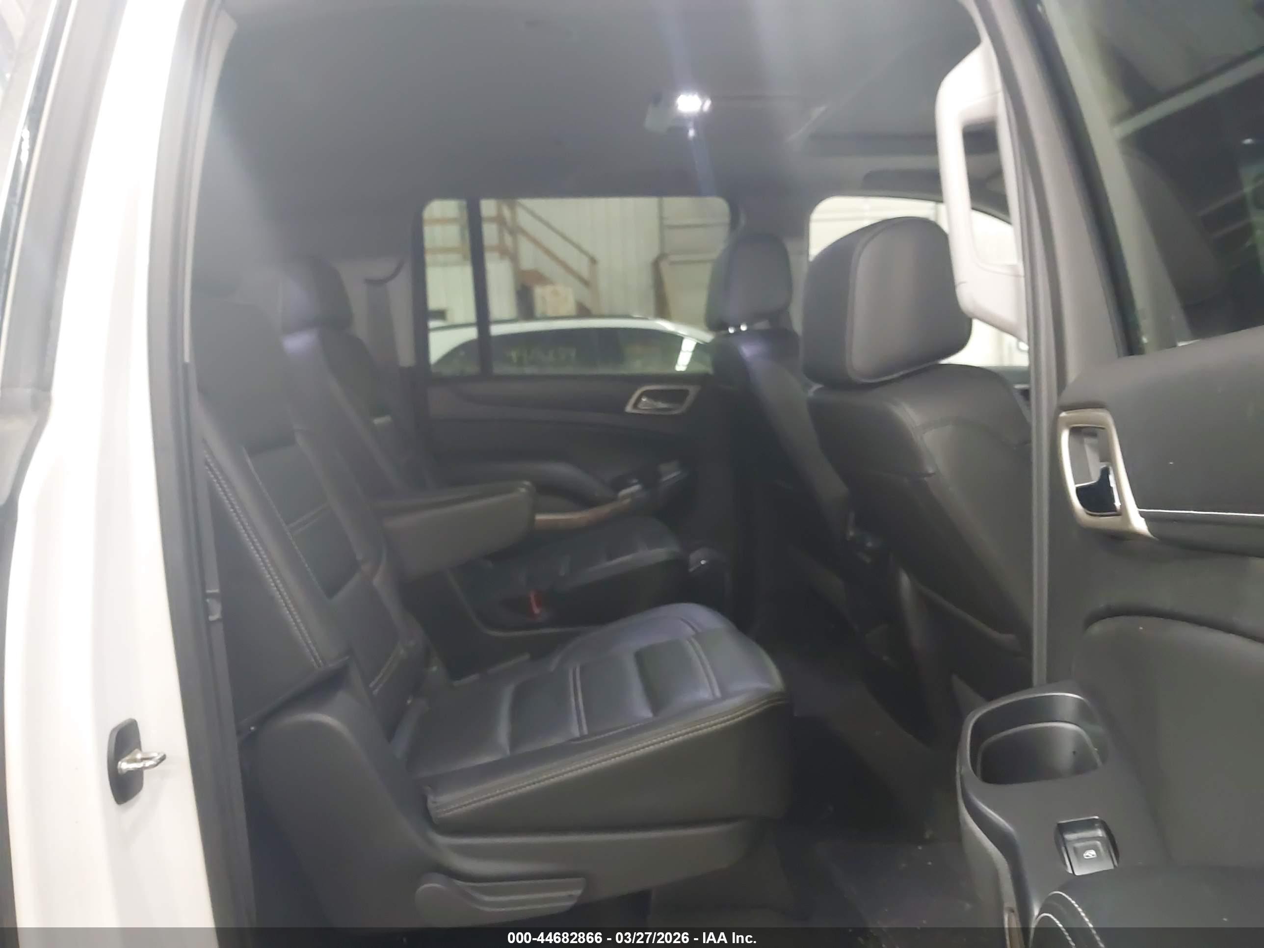 GMC YUKON image 8