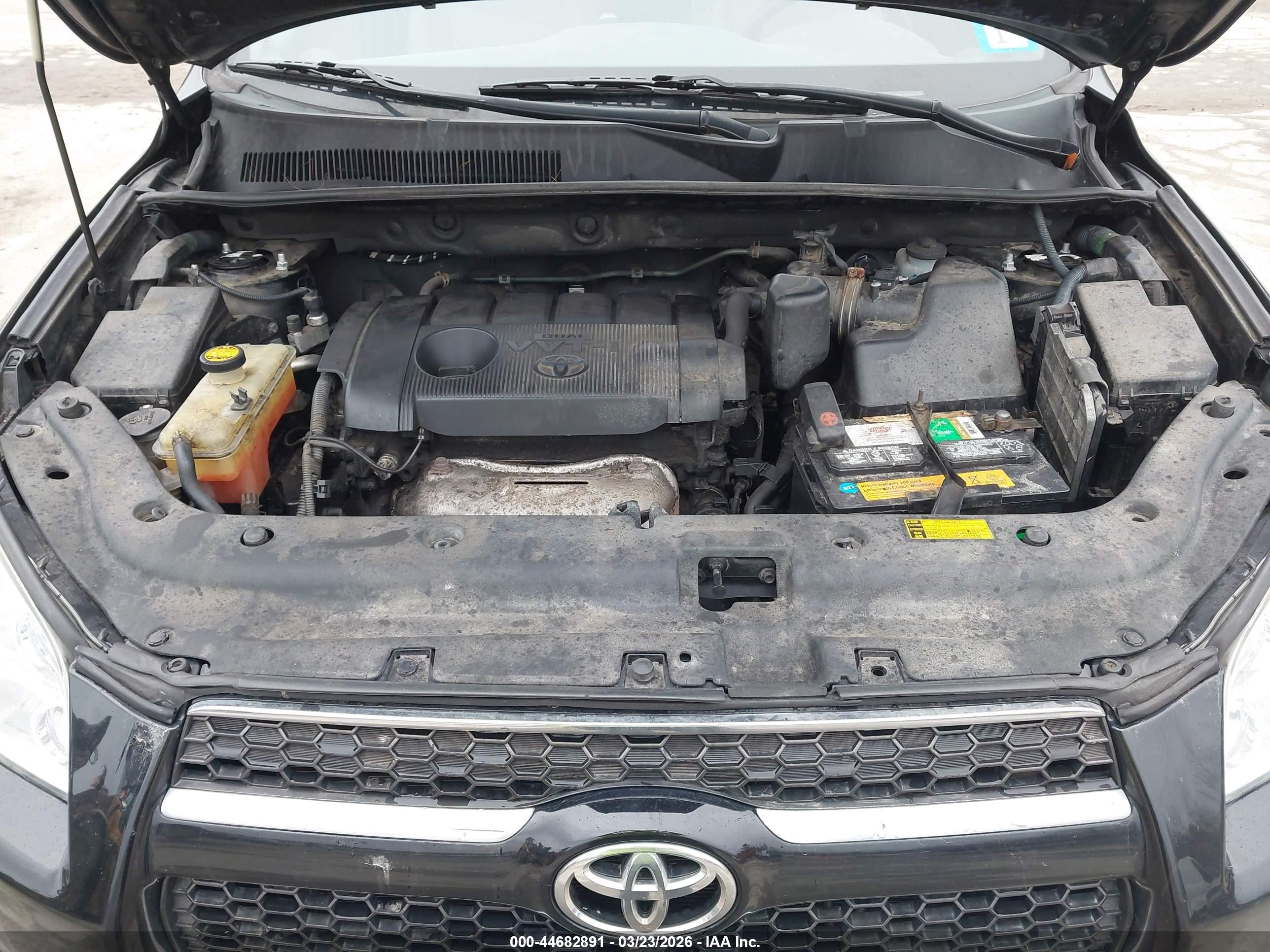 TOYOTA RAV4 image 10