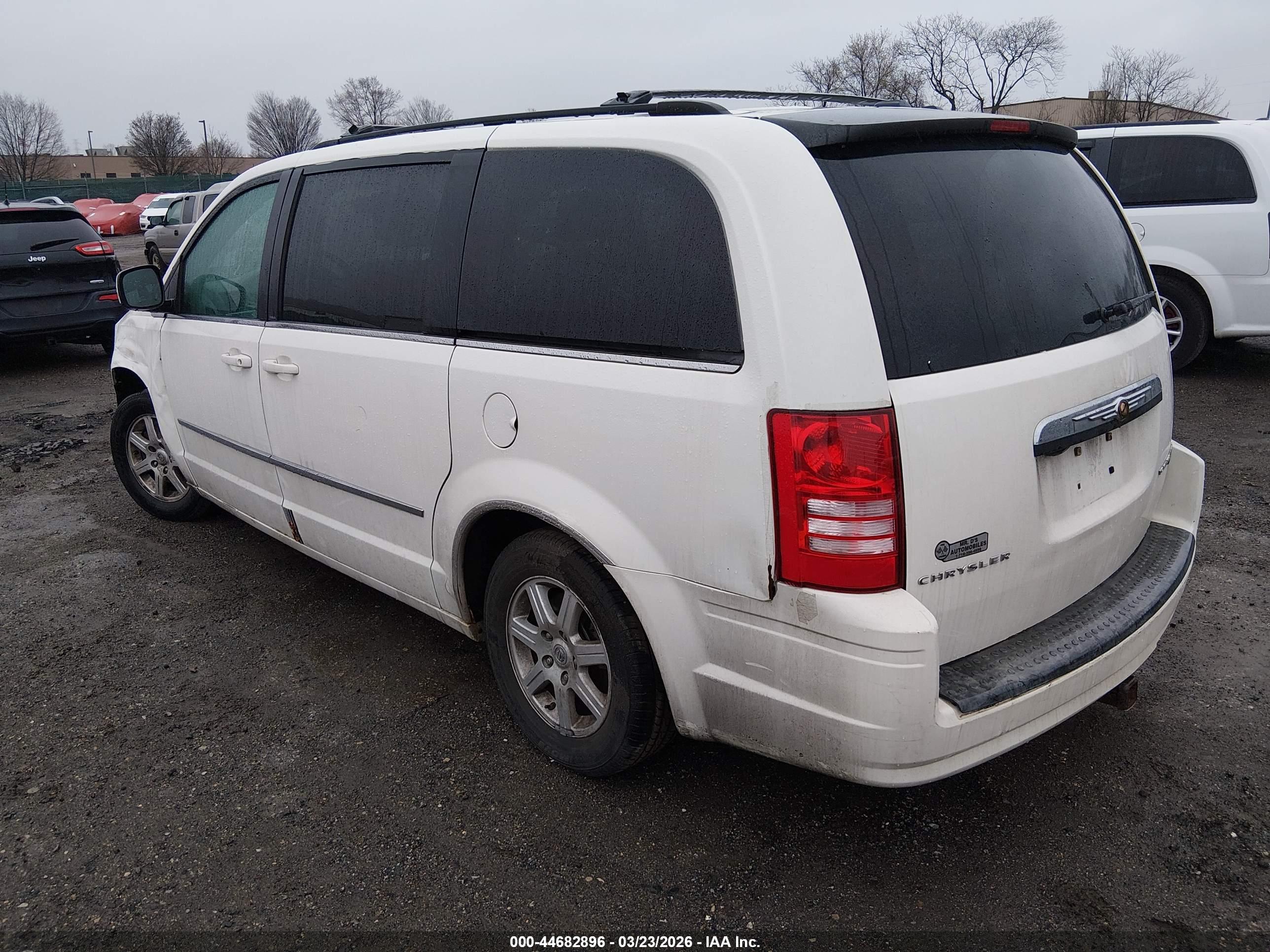 CHRYSLER TOWN image 3