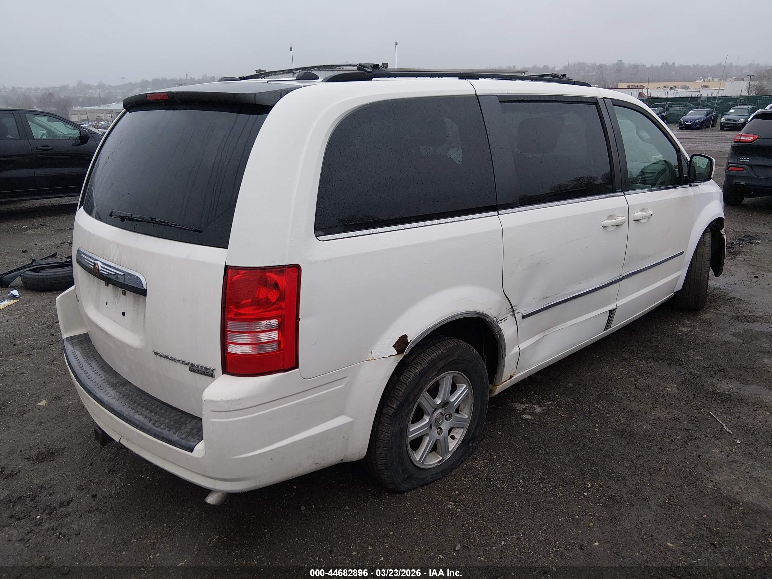 CHRYSLER TOWN image 4