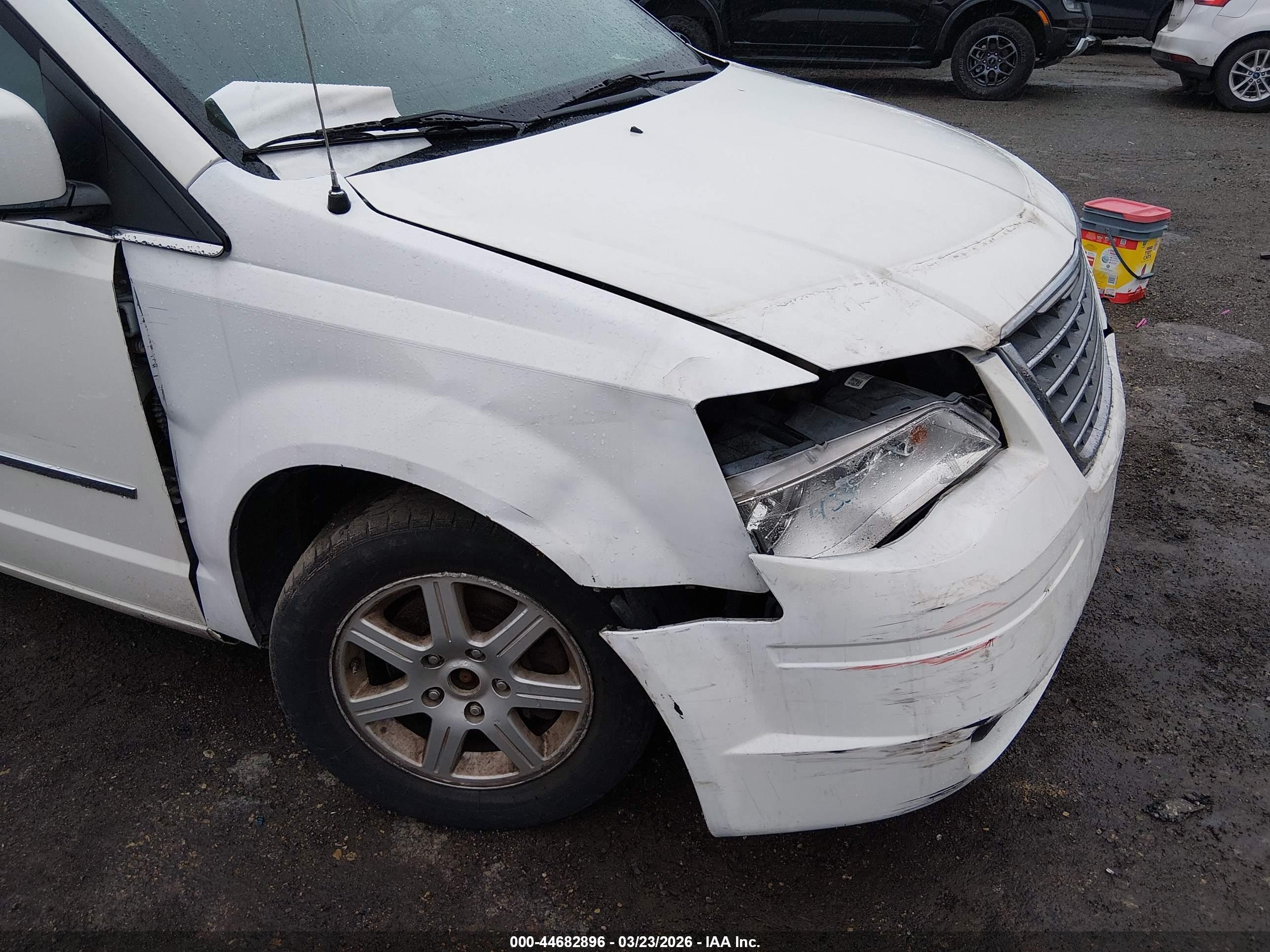 CHRYSLER TOWN image 6