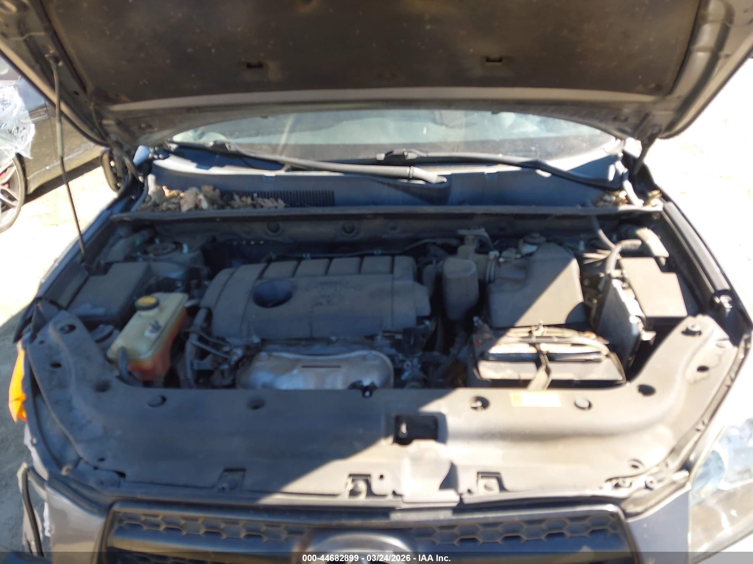 TOYOTA RAV4 image 10